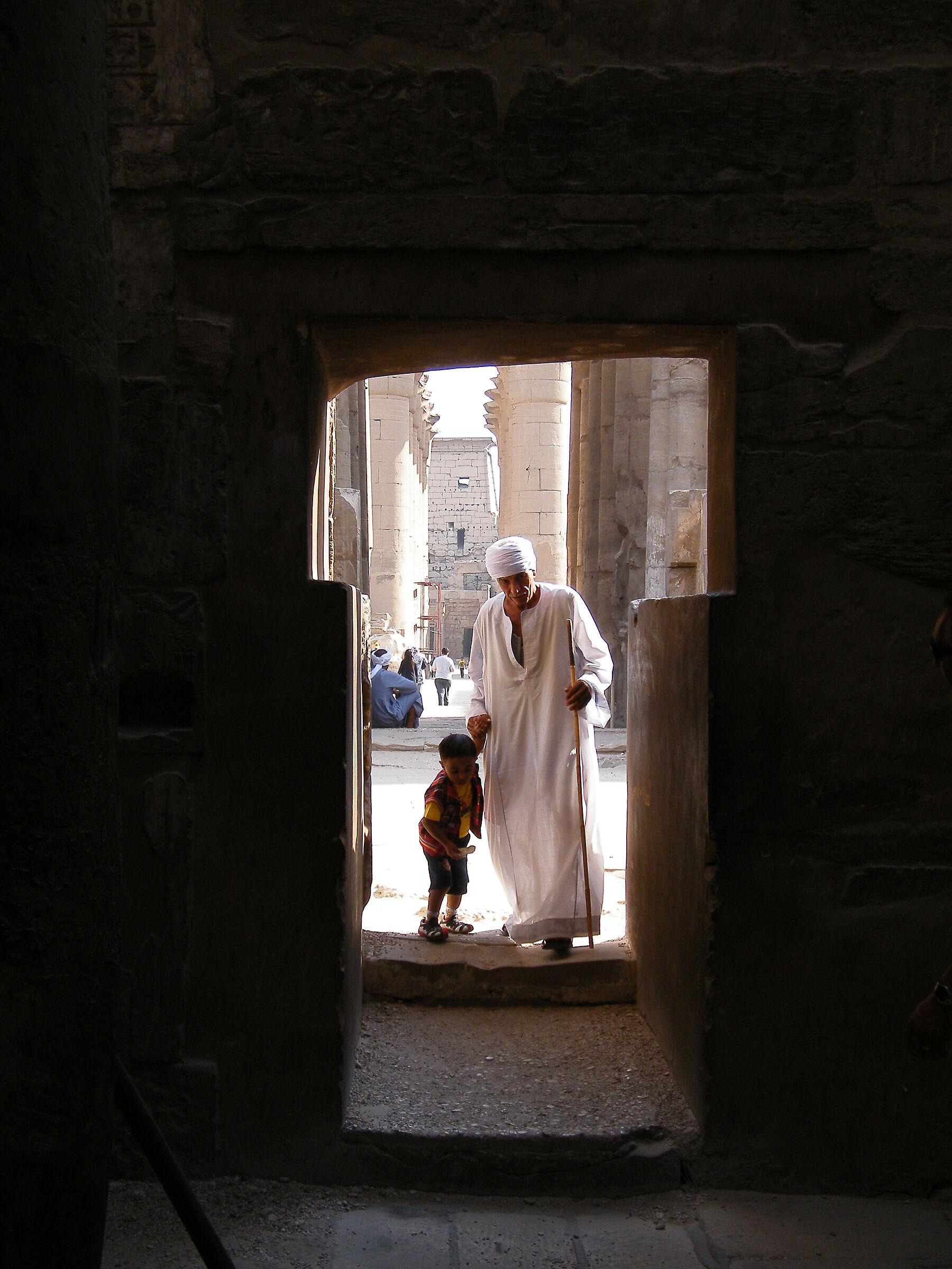 Il vecchio saggio ed il bambino al Tempio di Luxor...