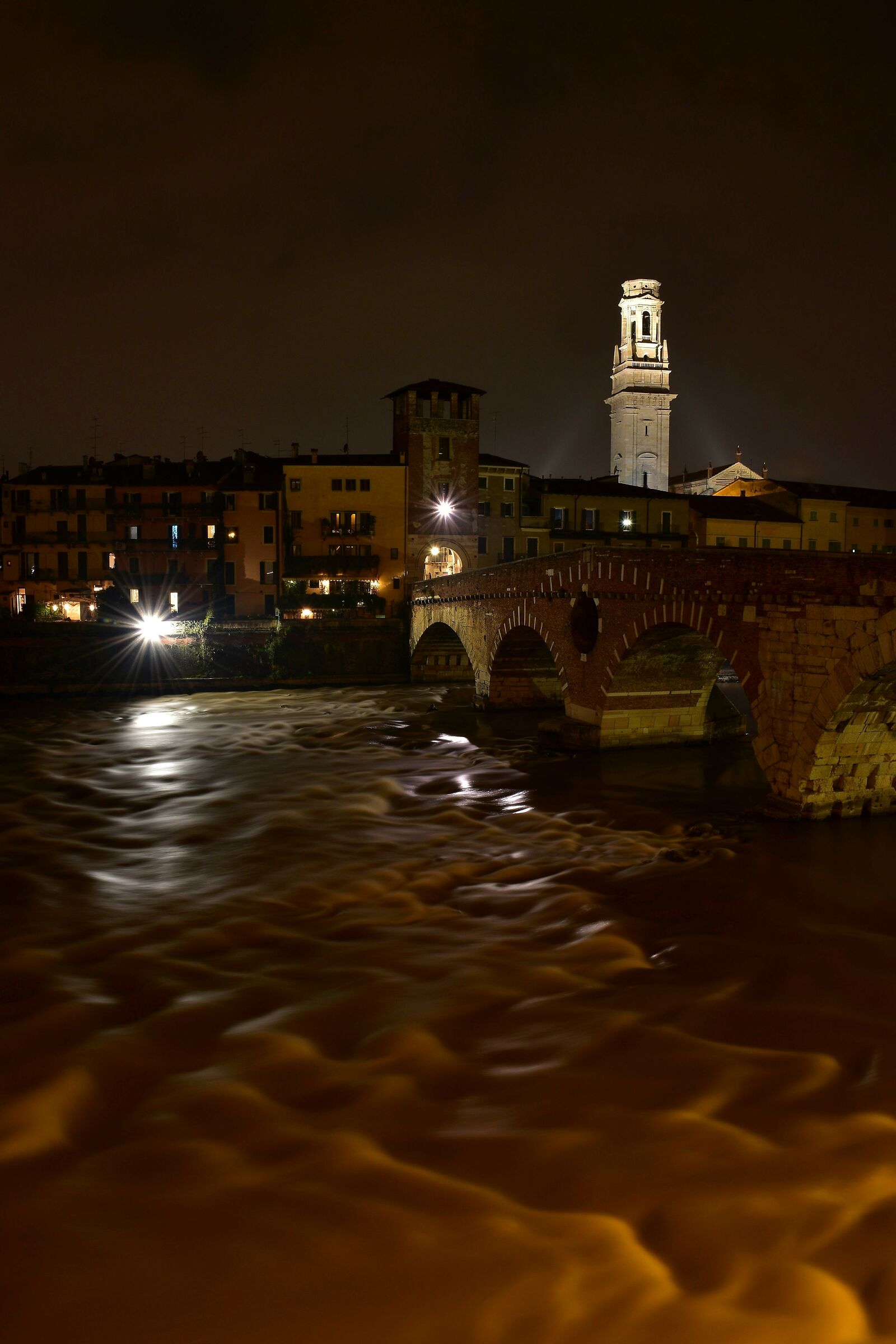 Ponte Pietra (Verona)...