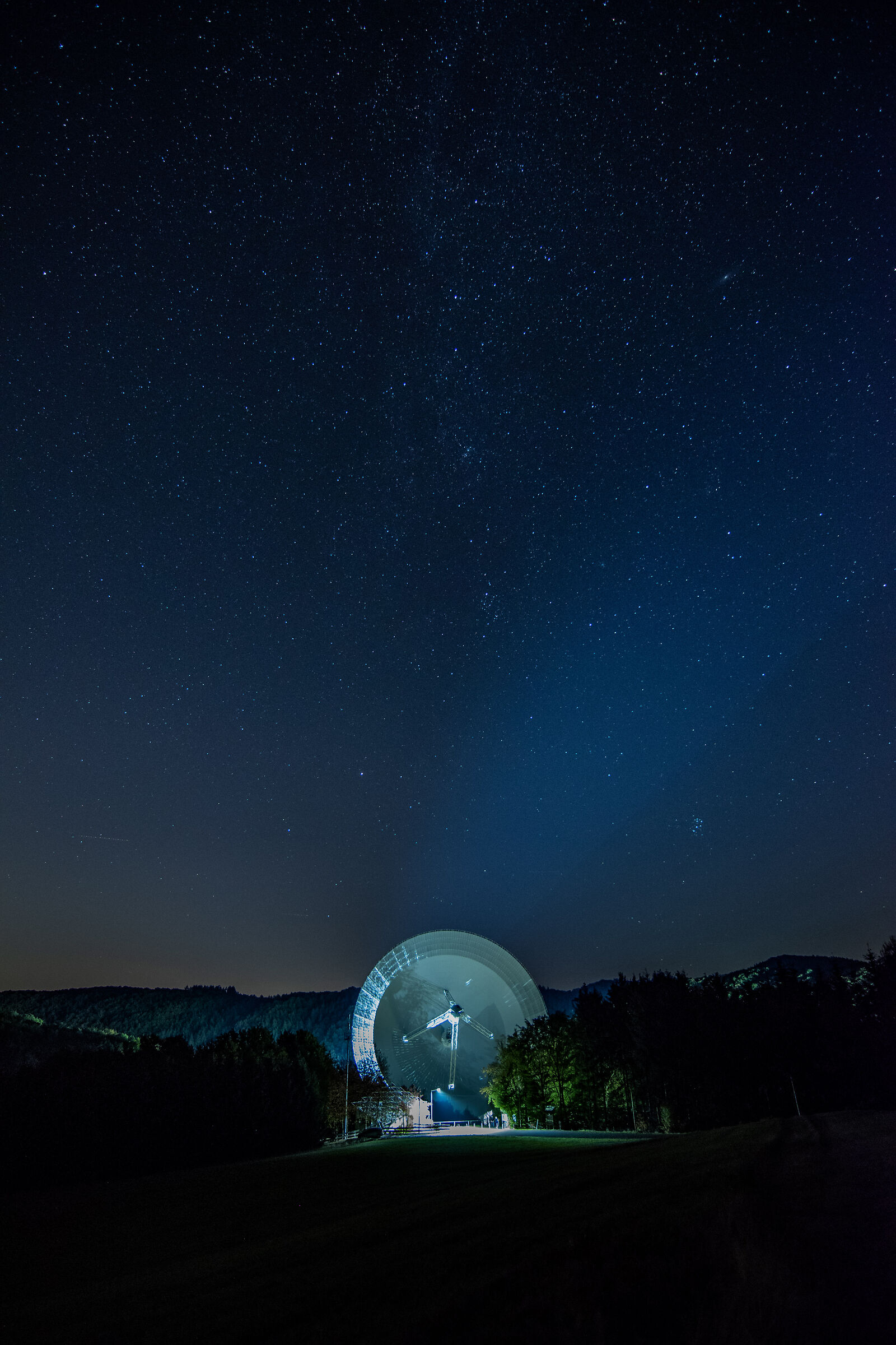 Radioteleskop Effelsberg and a bit of Millky Way...