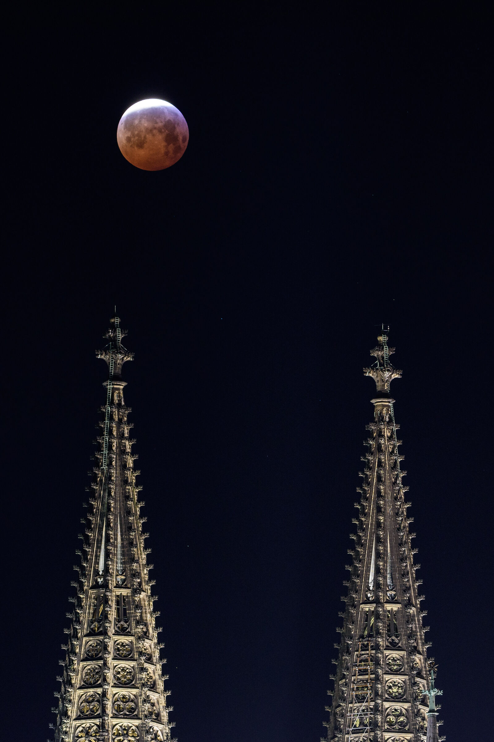 Lunar Eclipse and the Dom...