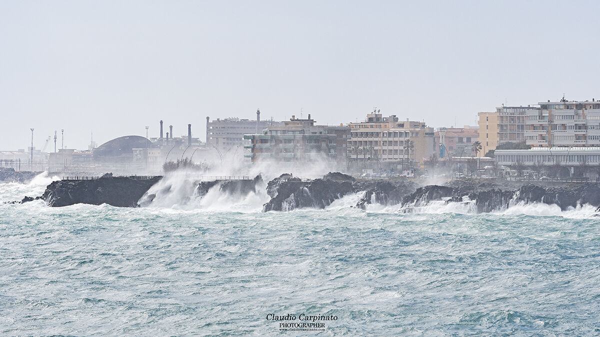 Catania "under sea attack"...