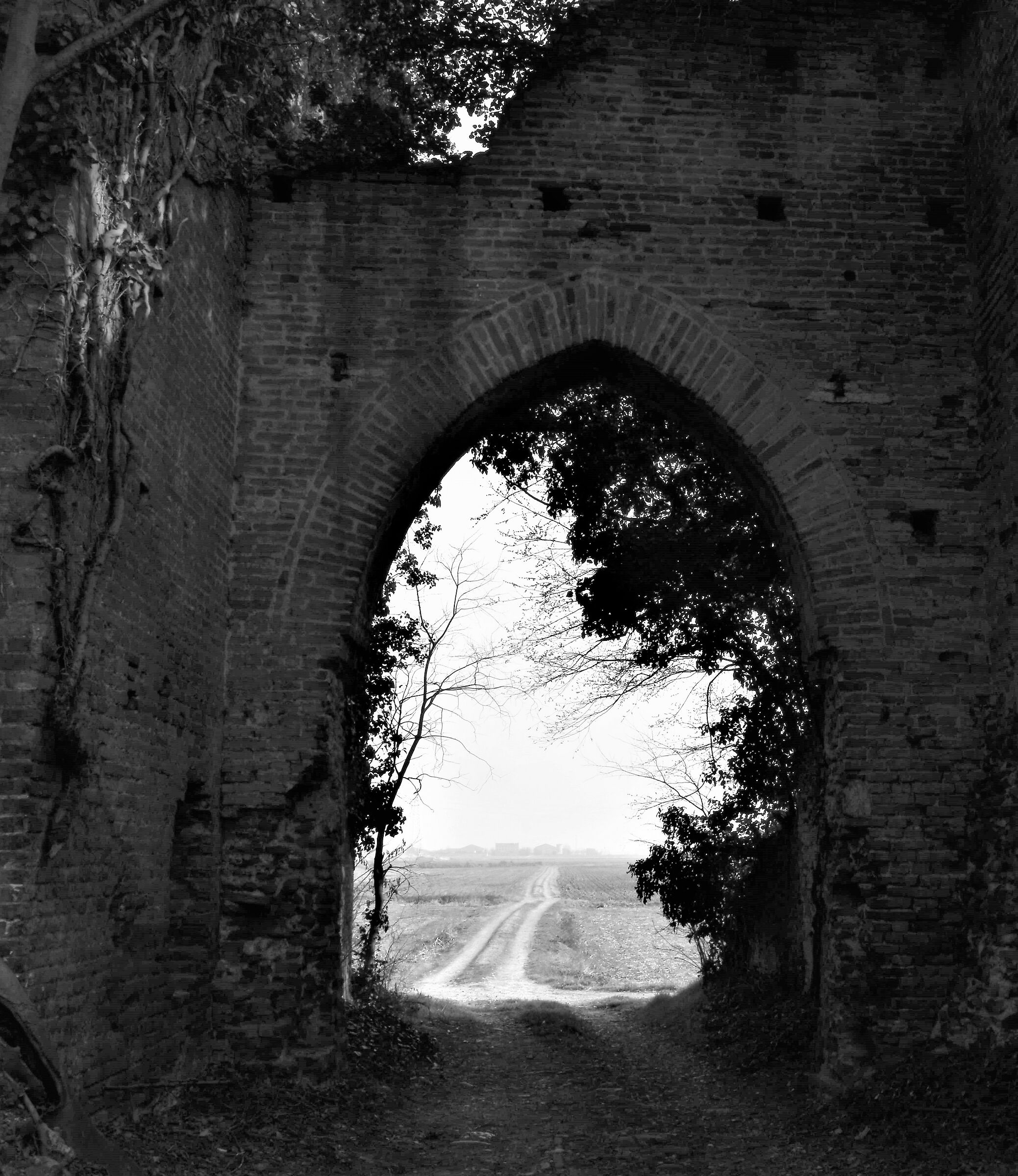 But that portal of the Castle.... Marcondirodirondo '........