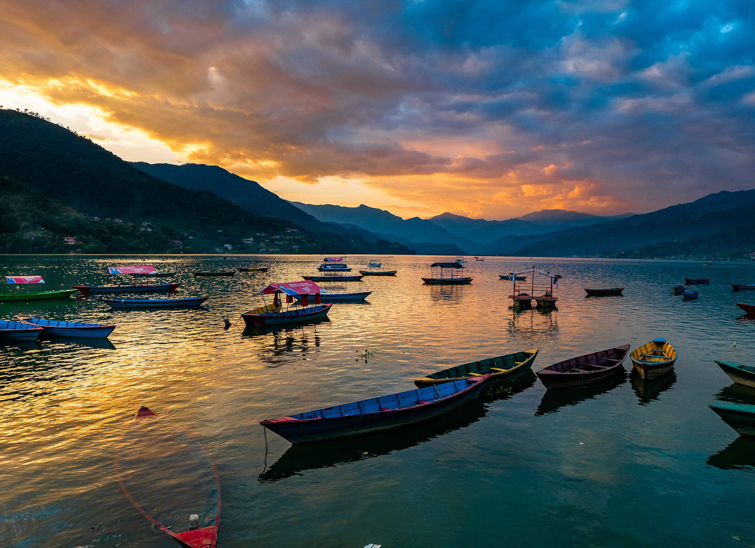 Lago di Pokhara...