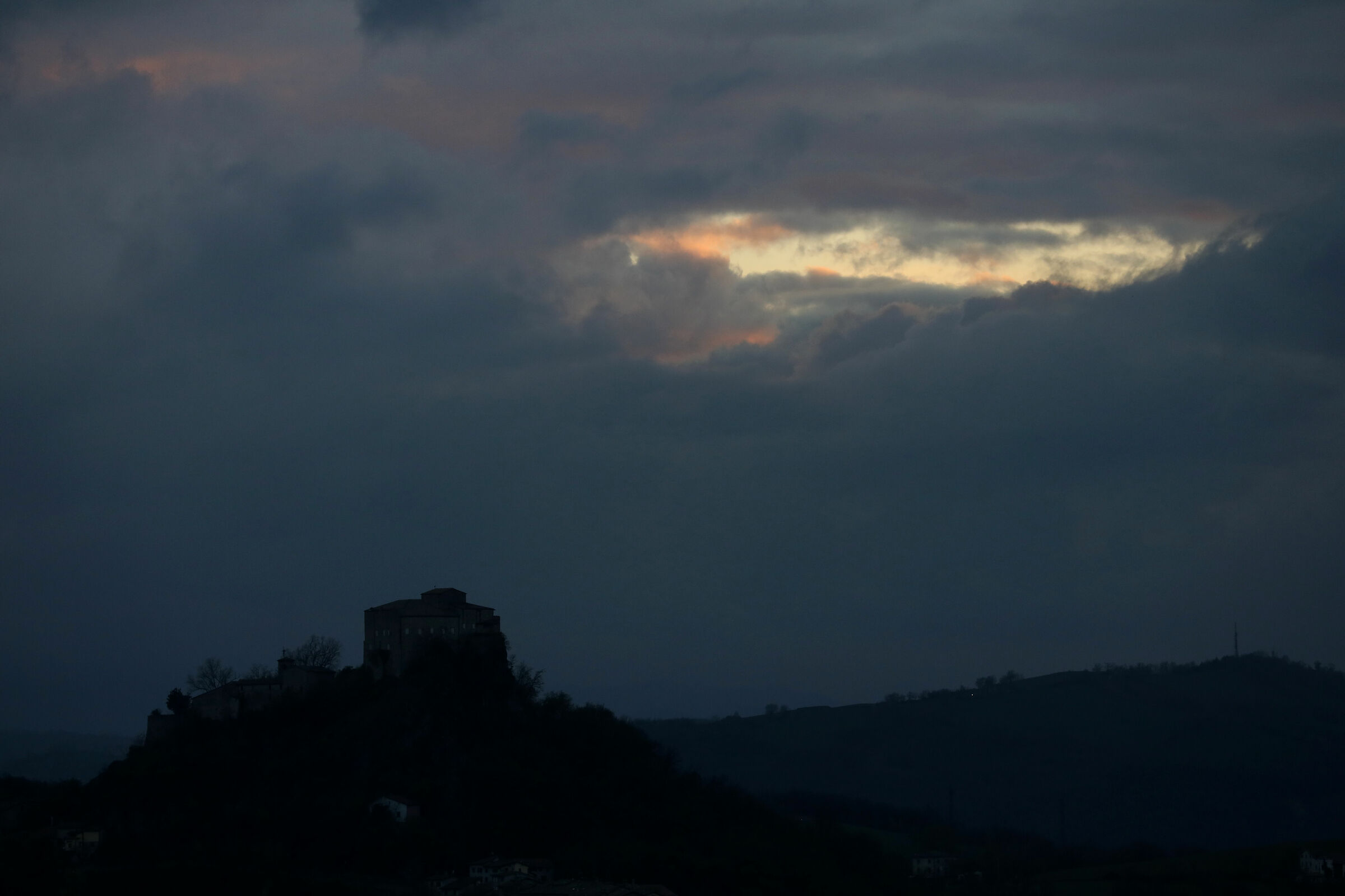 E luce fu...(Castello di Rossena - RE)...
