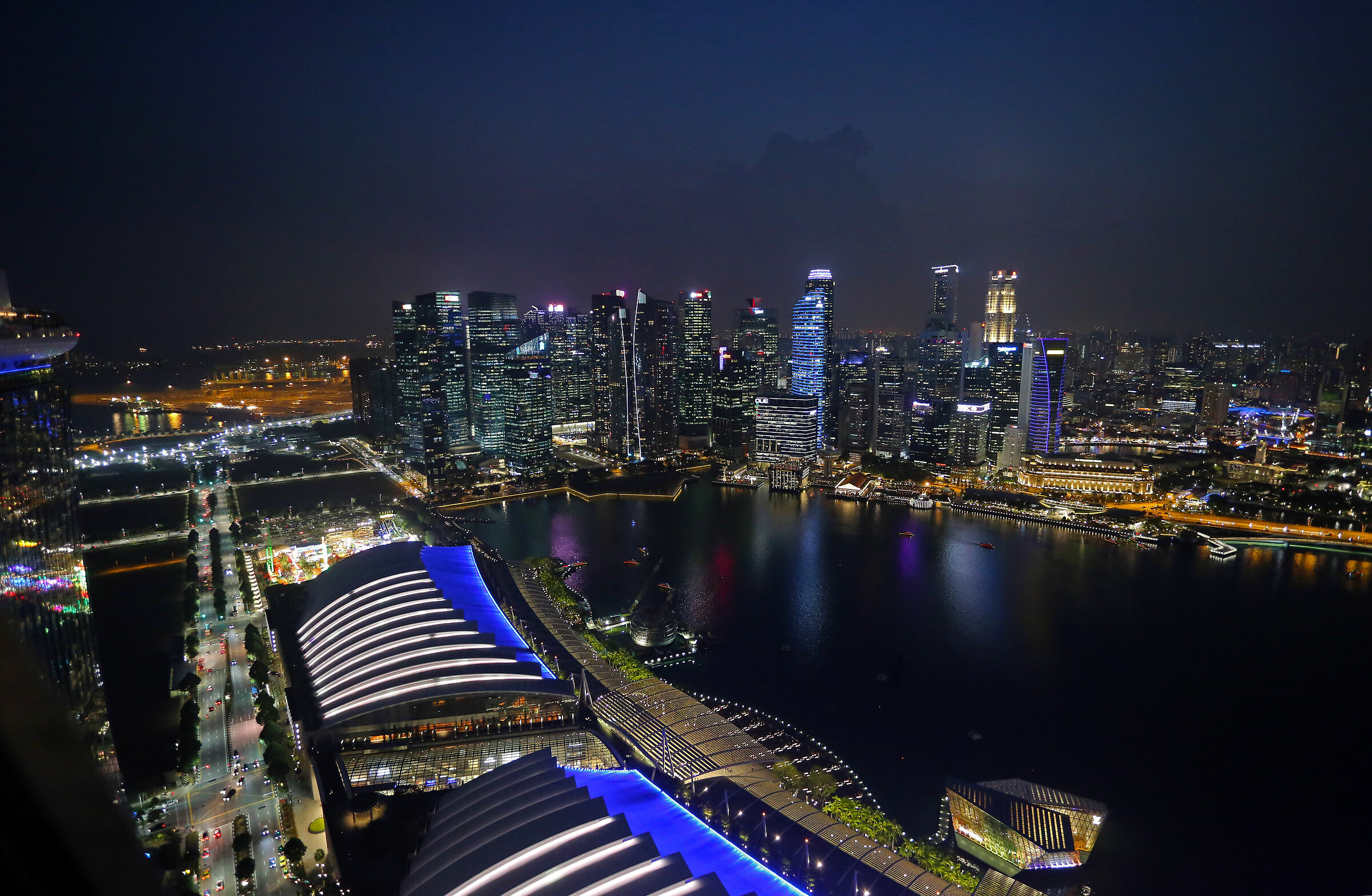 Singapore, glimpse from the Marina Bay Sands...