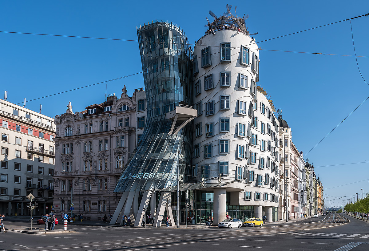 Prague-The Dancing House (Ginger Rogers and Fred Astaire)...