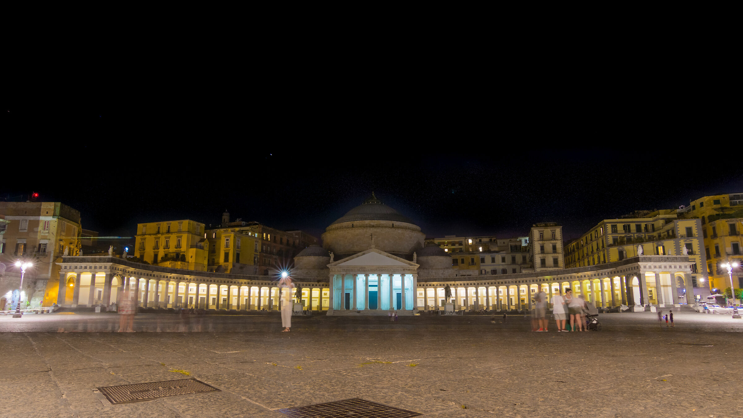 Ghosts tourists in Piazza del Plebiscito...