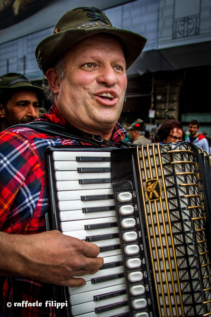 The alpine and the accordion-Milan Alpine rally...