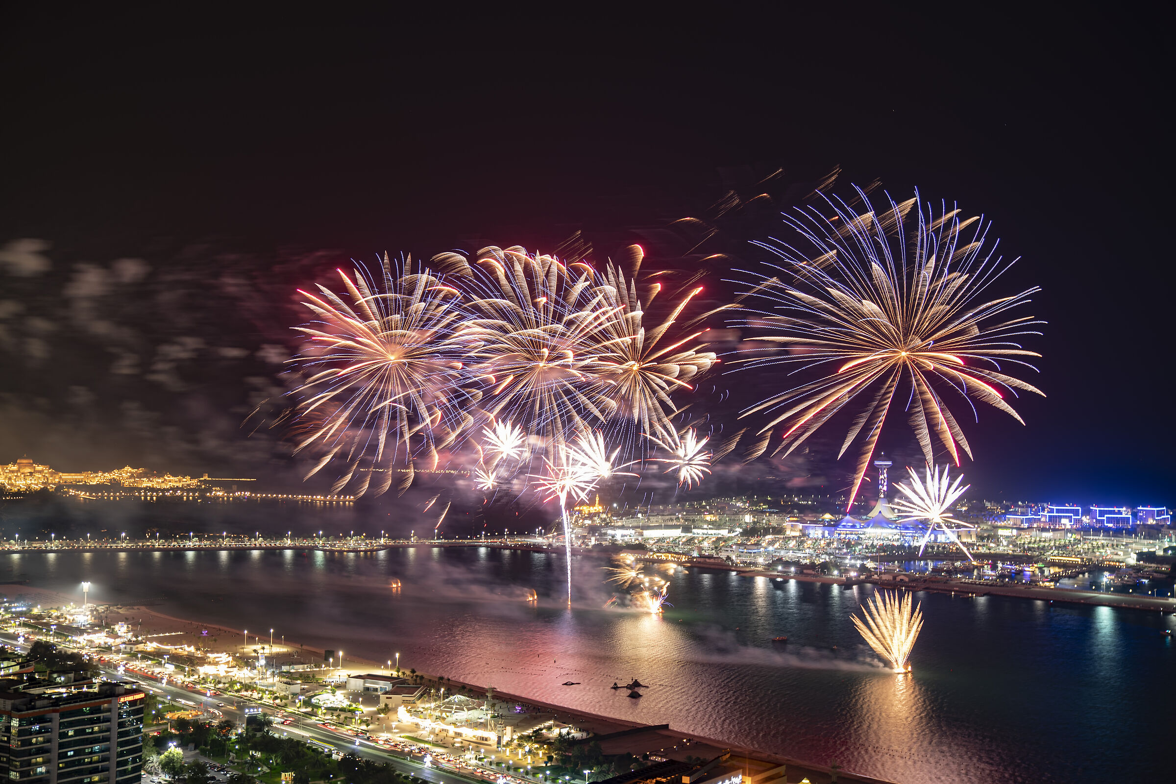 Eid al Fitr 2019 Fireworks in Abu Dhabi...