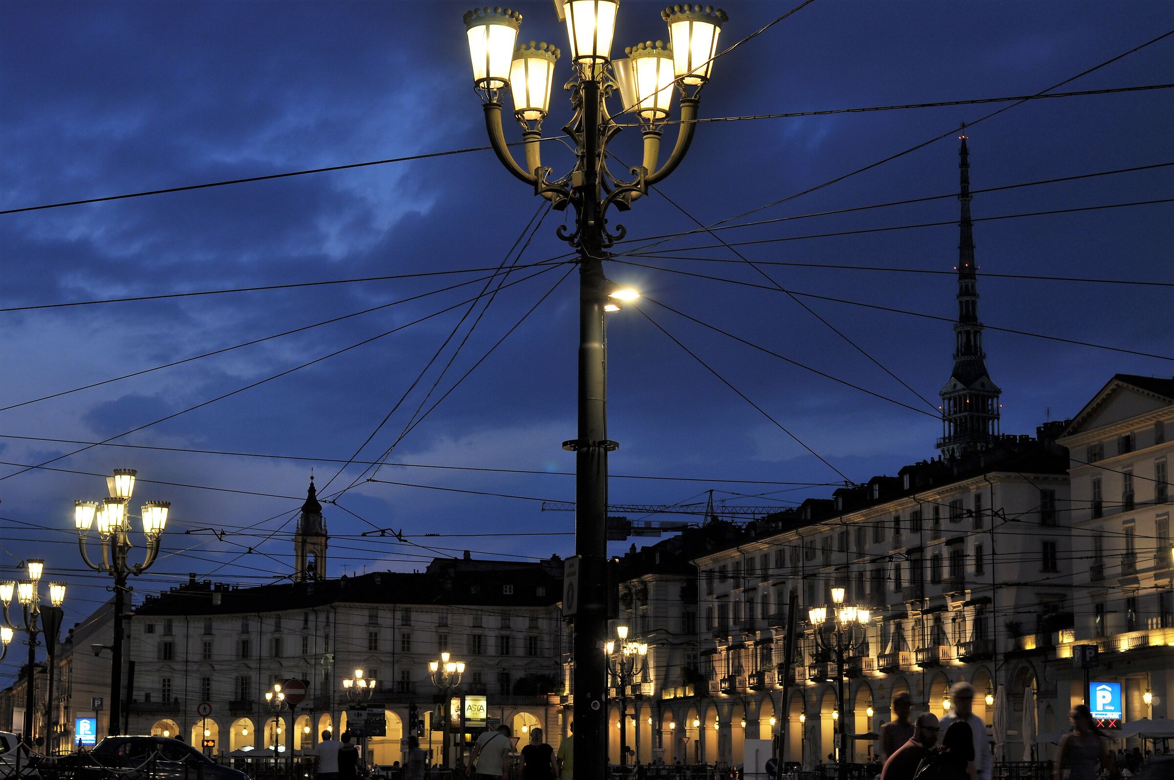 Turin by night Piazza Vittorio 2...