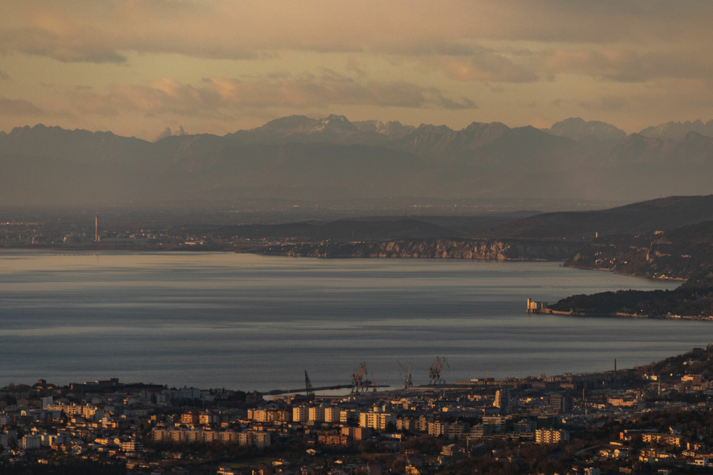 Il Golfo di Trieste e le montagne...