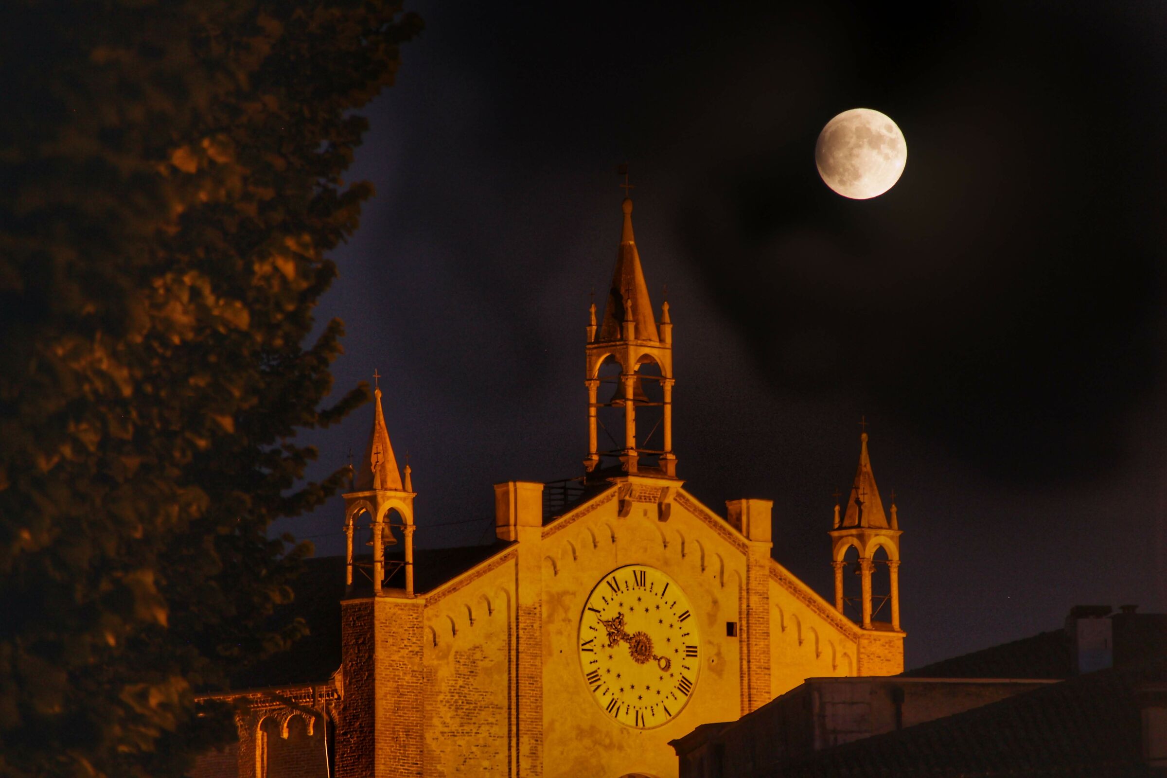 Lunar eclipse on Mountain Cathedral...