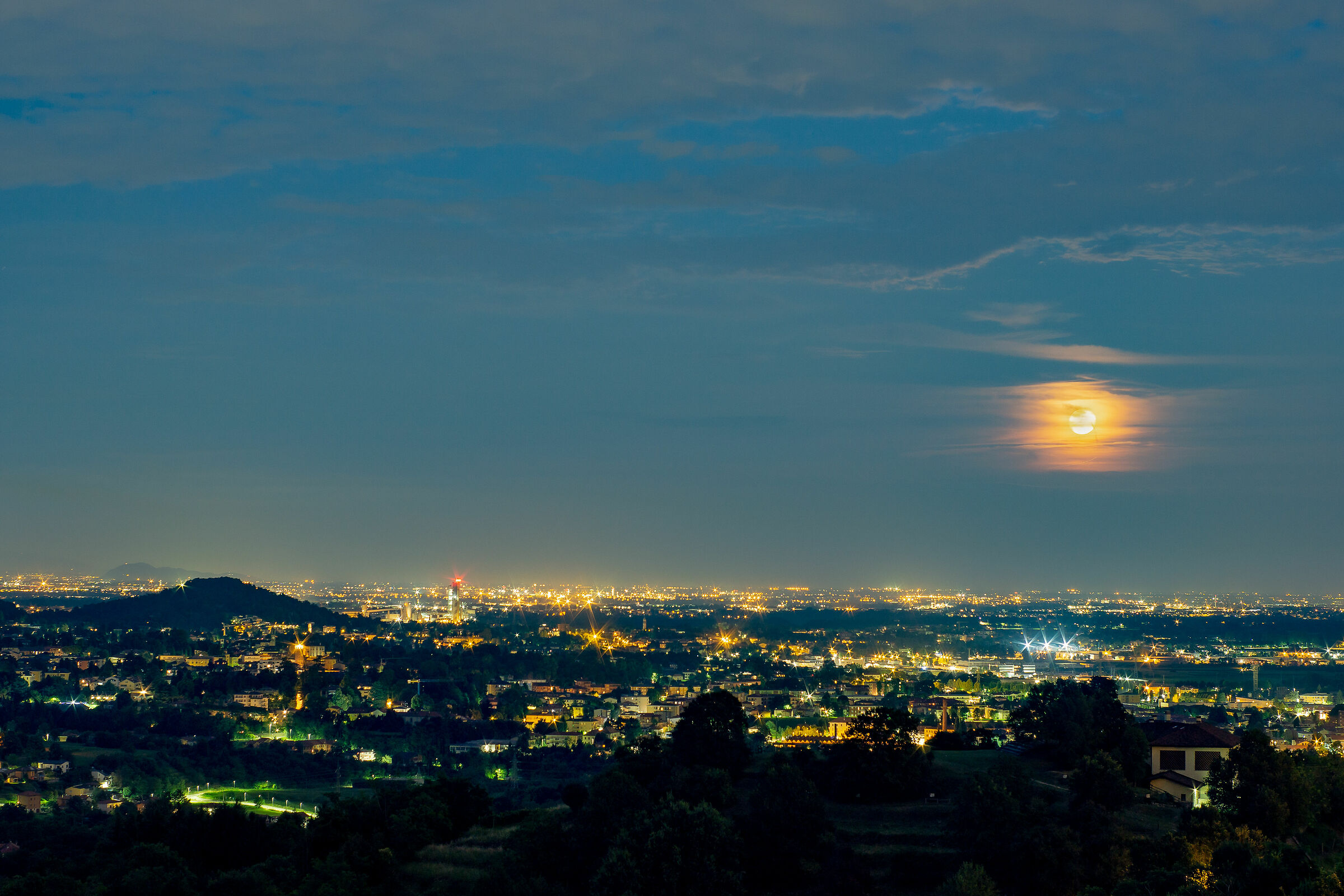 Moon and Bergamo...