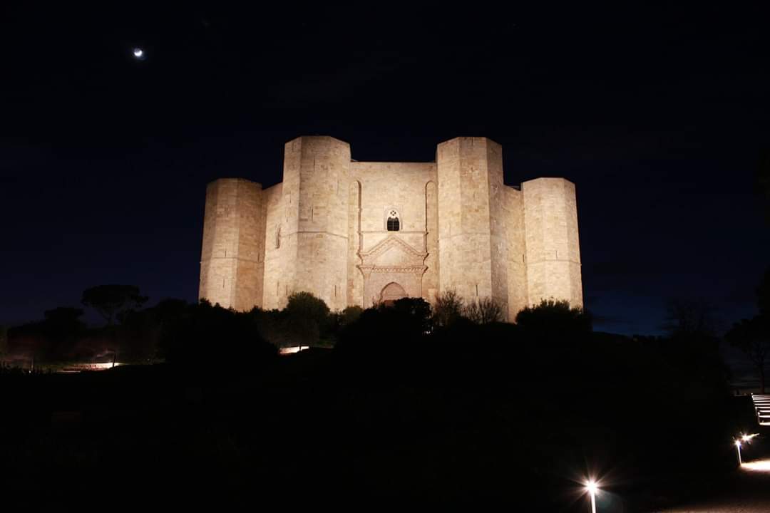 Castel del monte , Puglia_...
