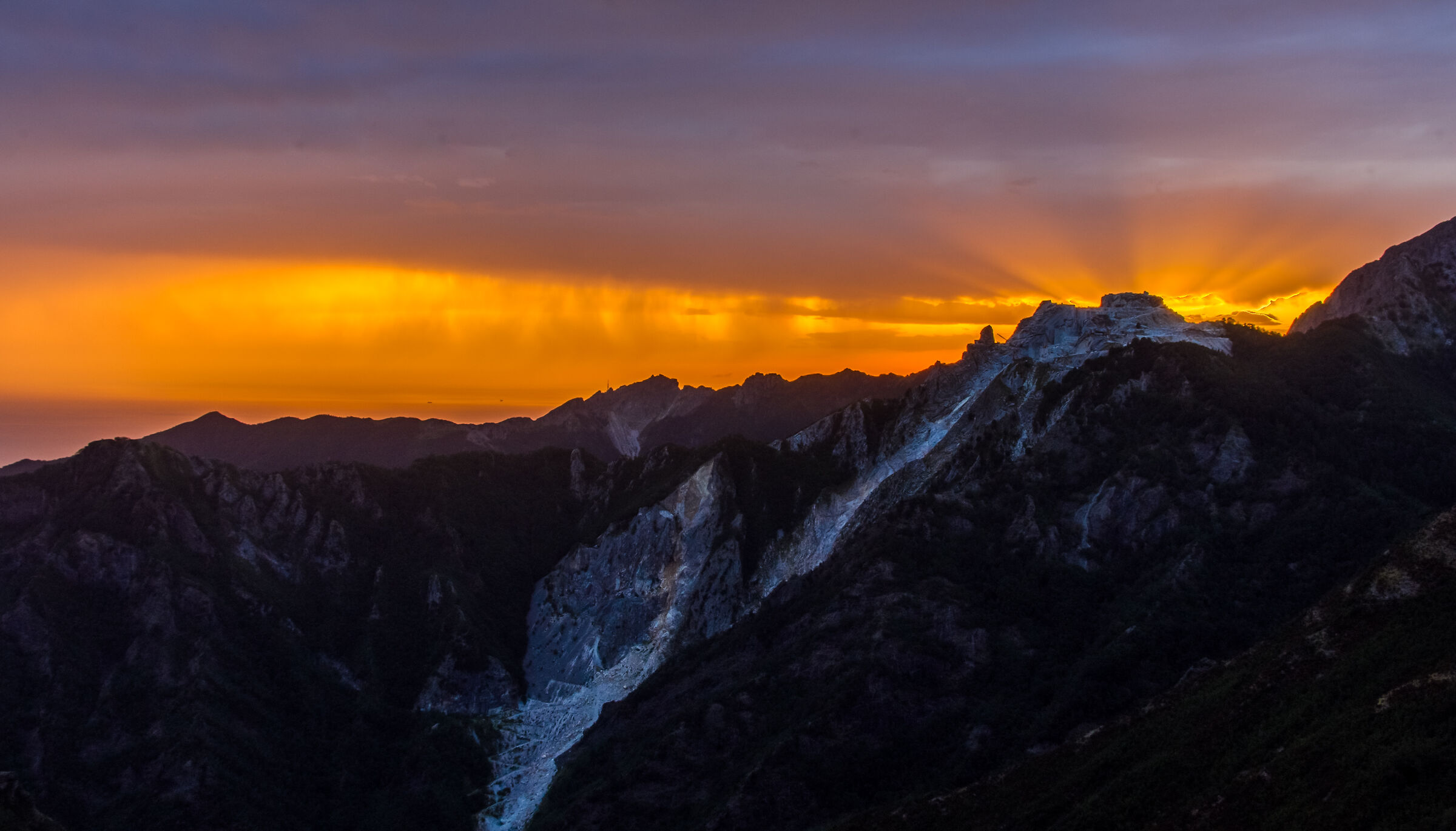 Sunset on the cervaiole quarries ...