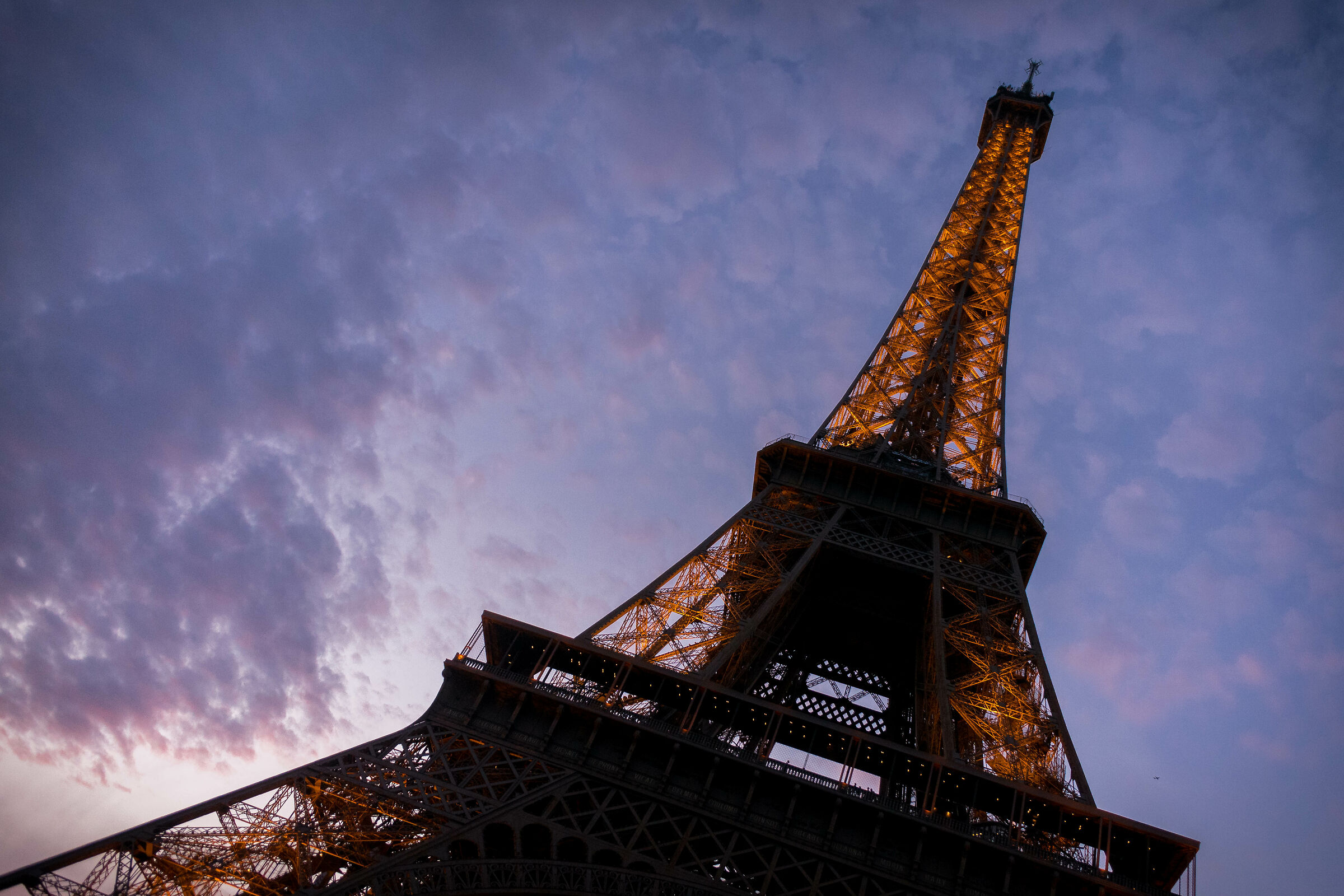 Eiffel Tower le soir...