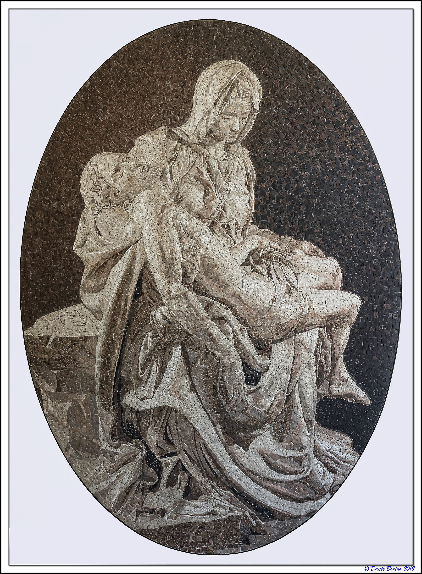 Dalla scuola dei mosaicisti di Spilimbergo: La Pietà...