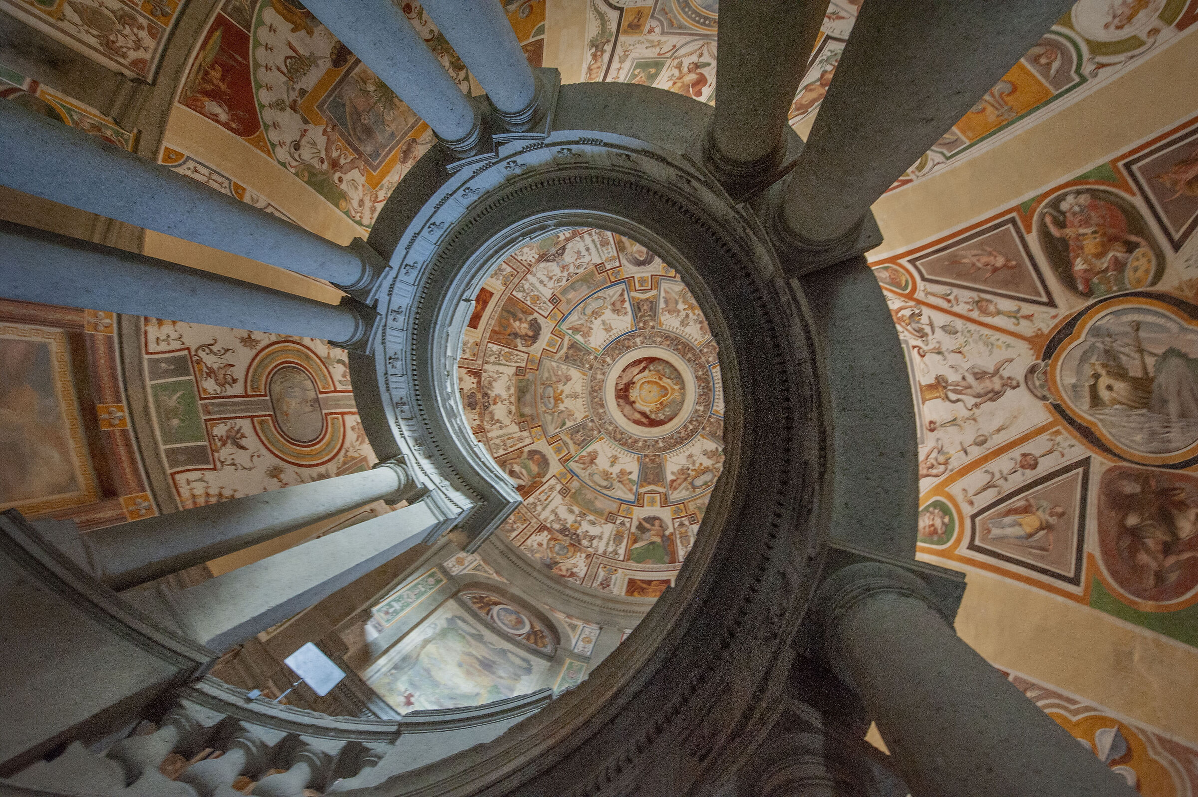 palace ladder Farnese goatrola palace (VT)...