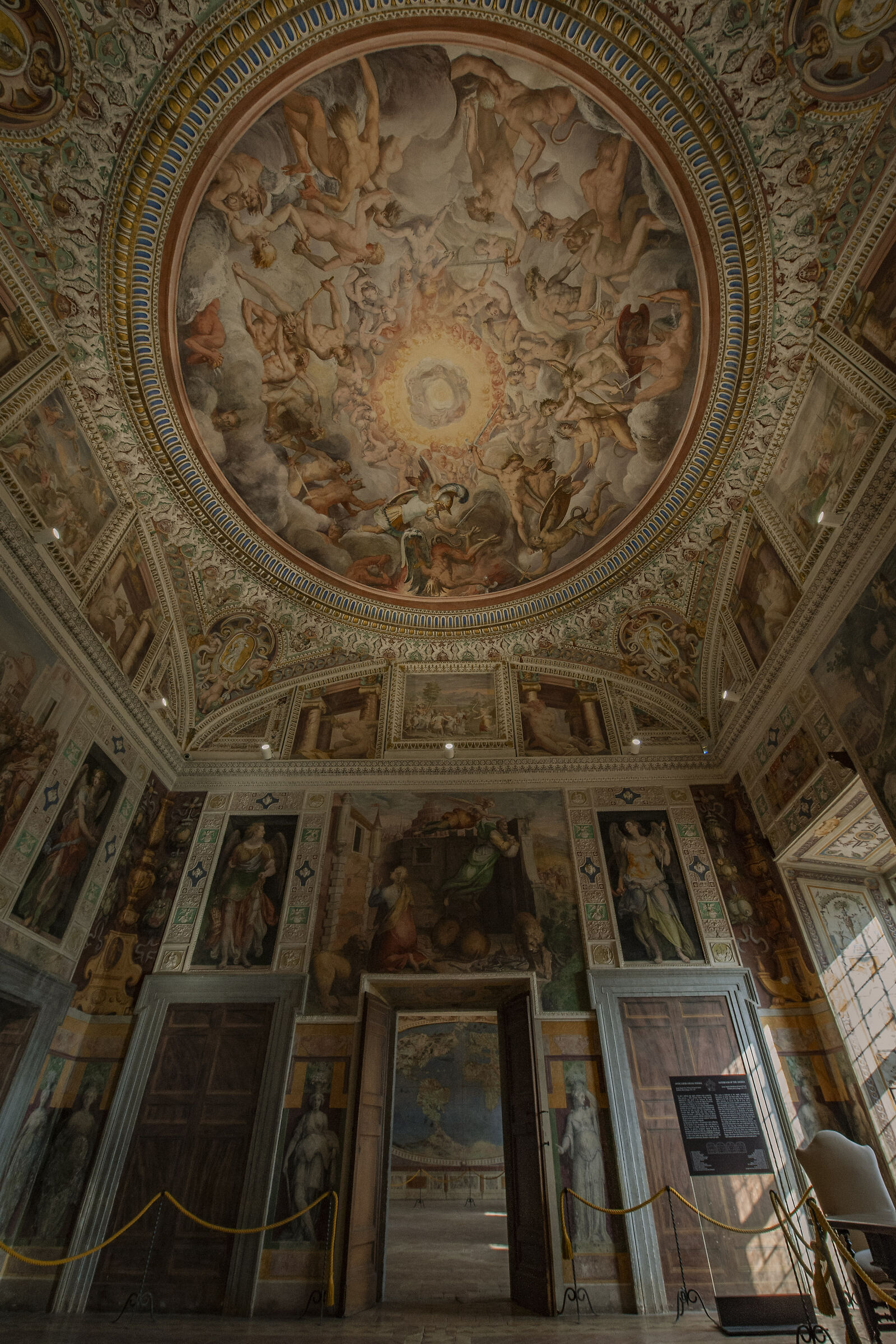 palazzo Farnese sala degli angeli...