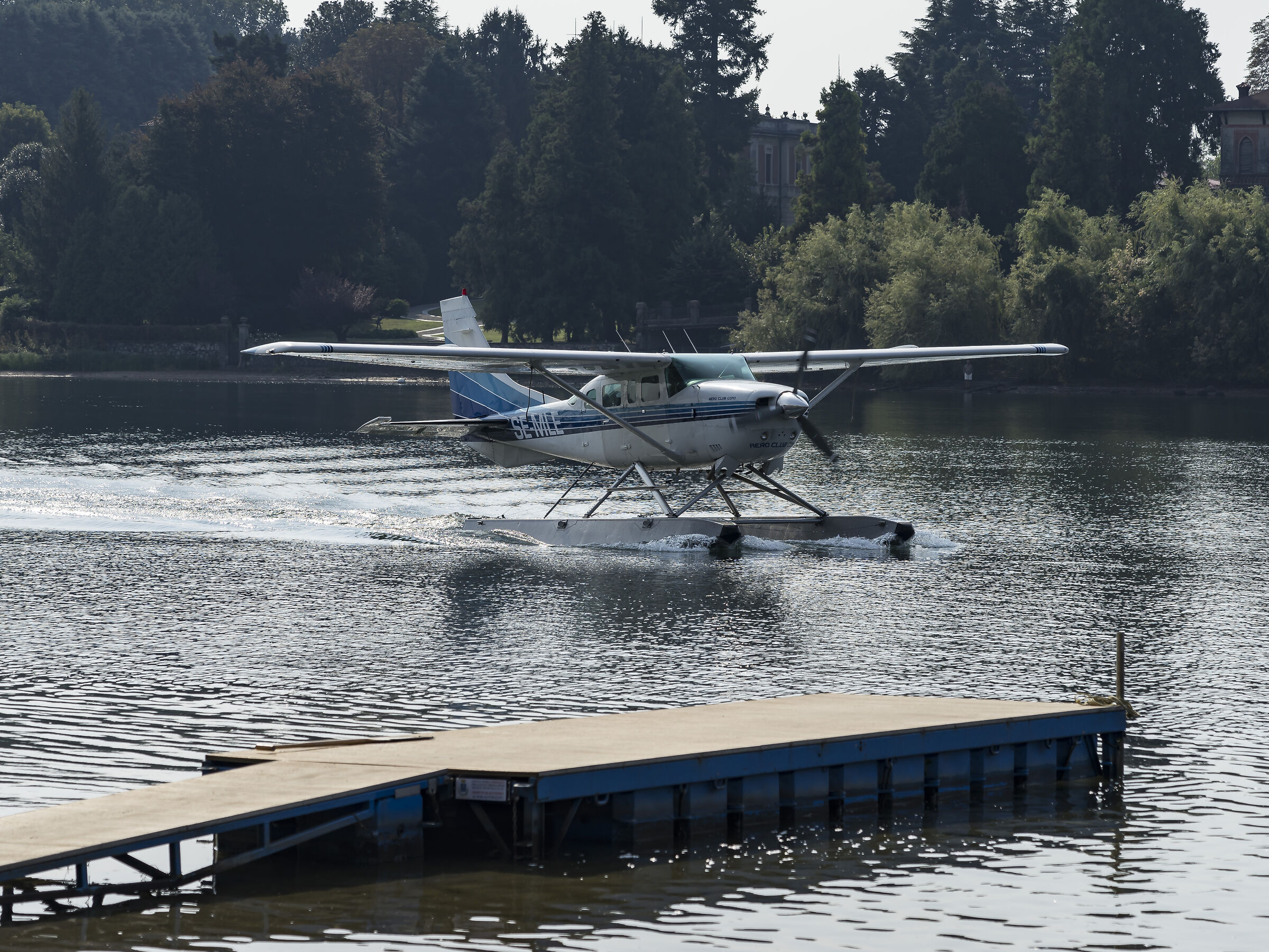 Docking of the Cessna 172 "Skyhawk" at the wharf - 1...