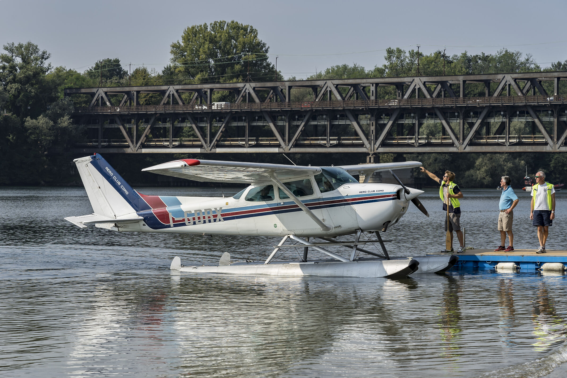 Docking of the Cessna 172 "Skyhawk" i-gdrx at the wharf - 3...