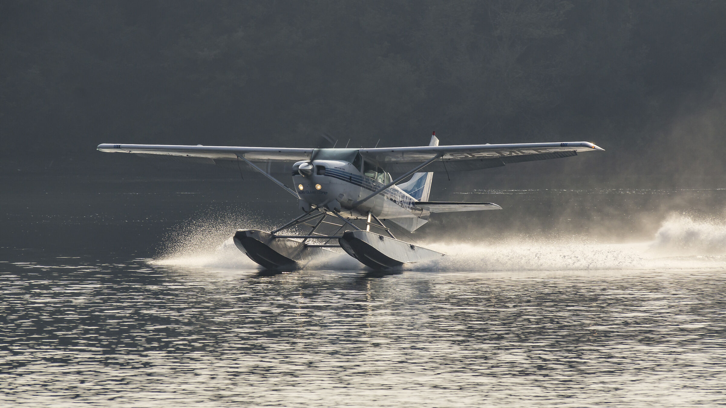 Cessna 206 "Stationair" returning to Como - 1...