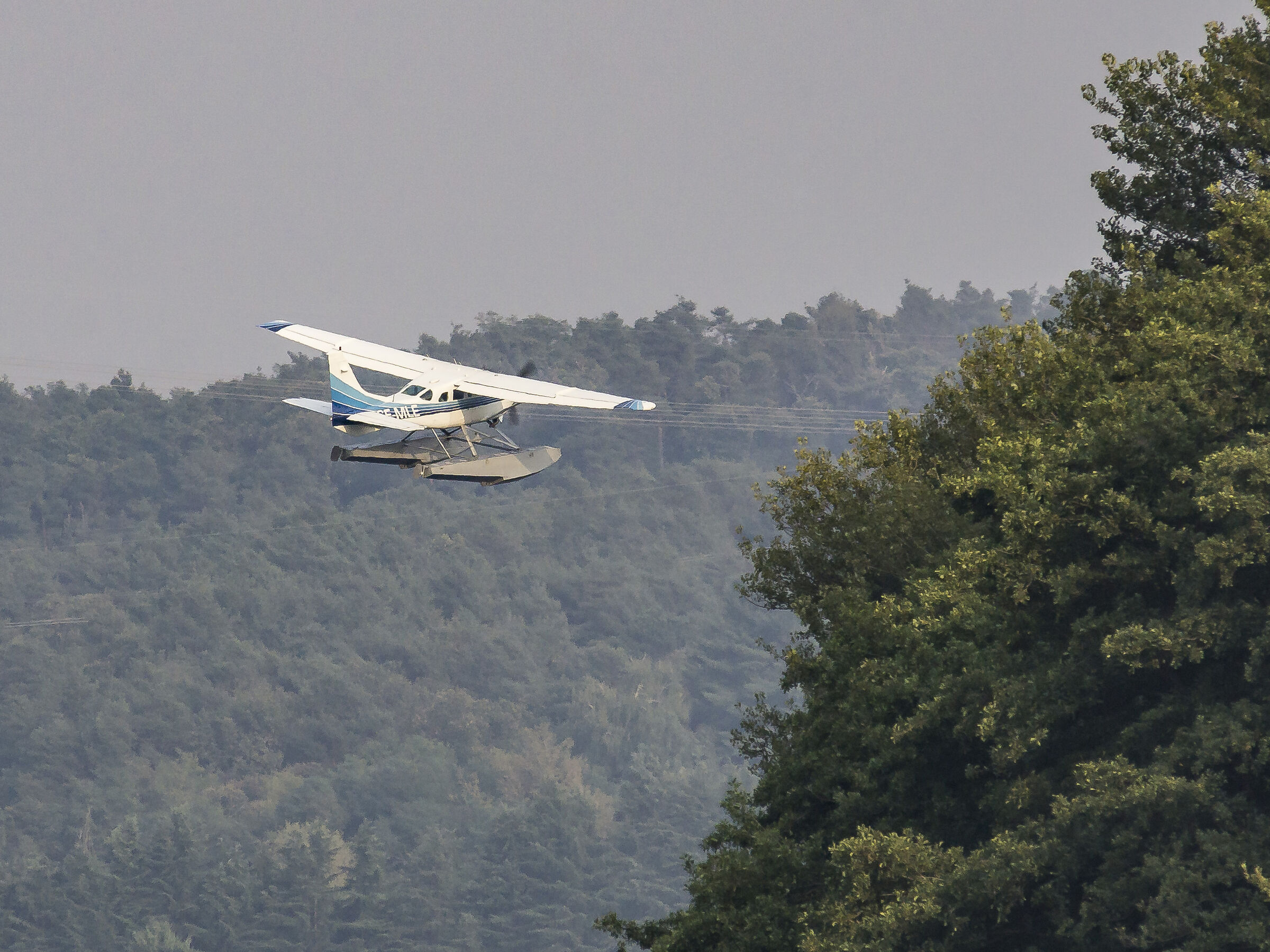 Cessna 206 "Stationair" returning to Como - 5...