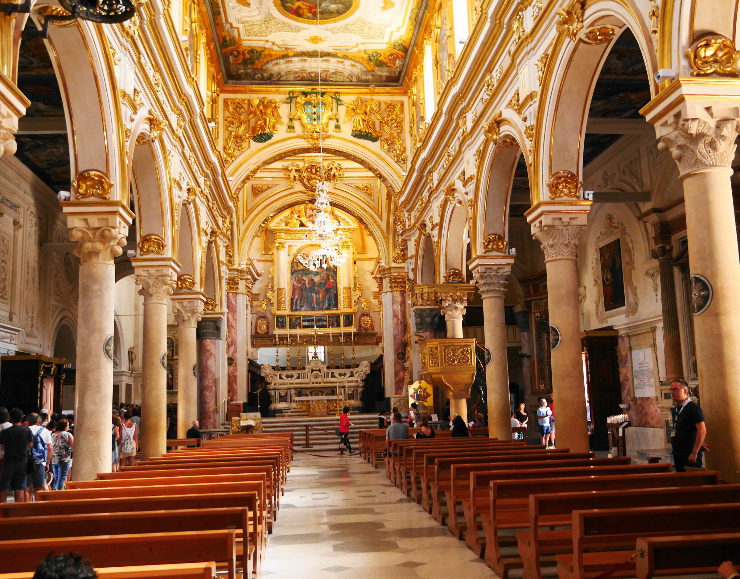 matera - basilica interior...