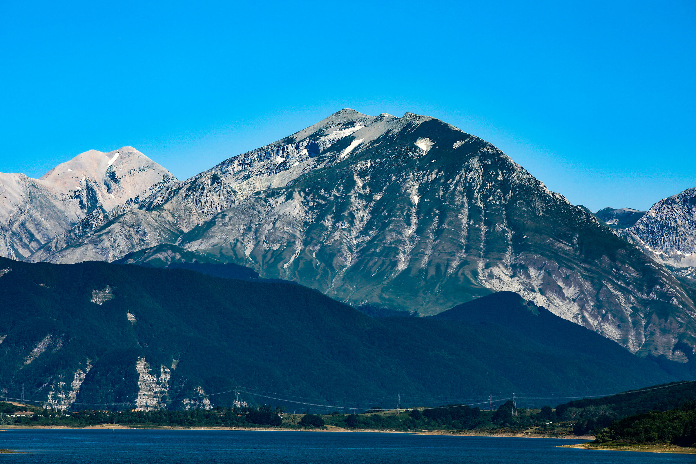 Lago di Campotosto e Monti della Laga...