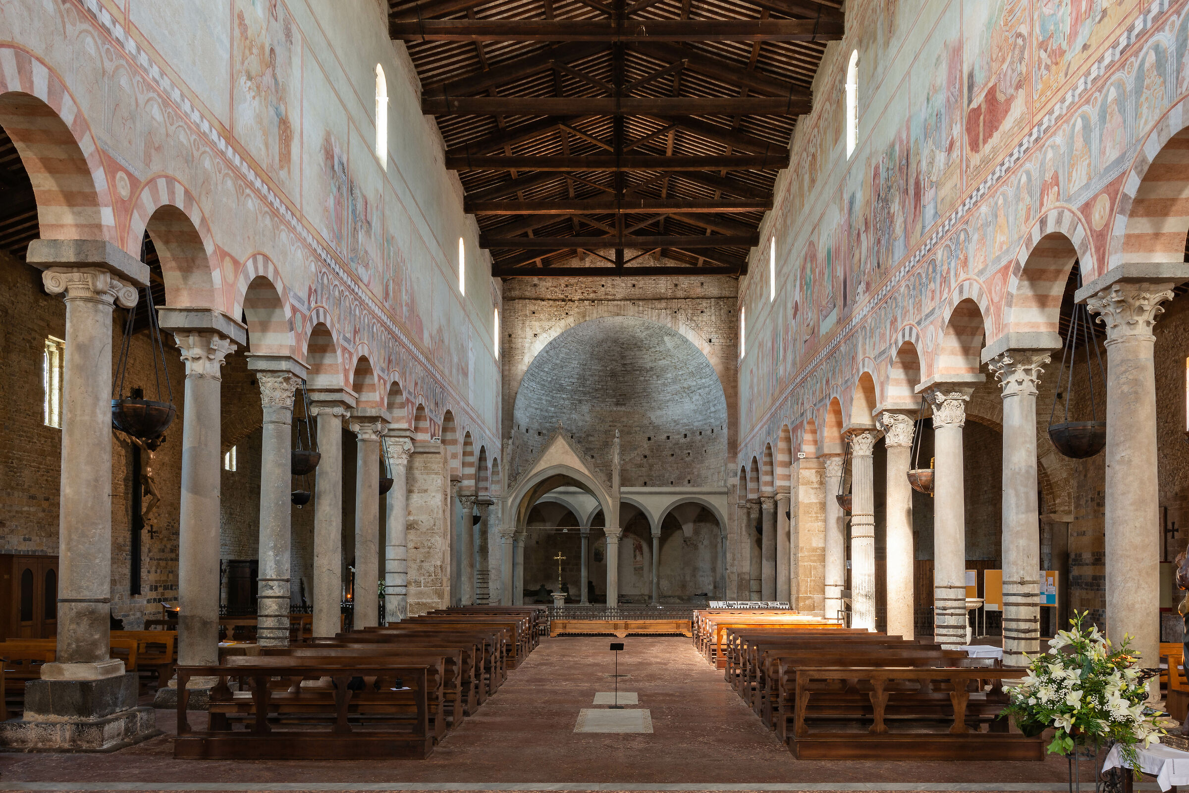 San Piero a Grado basilica interno...