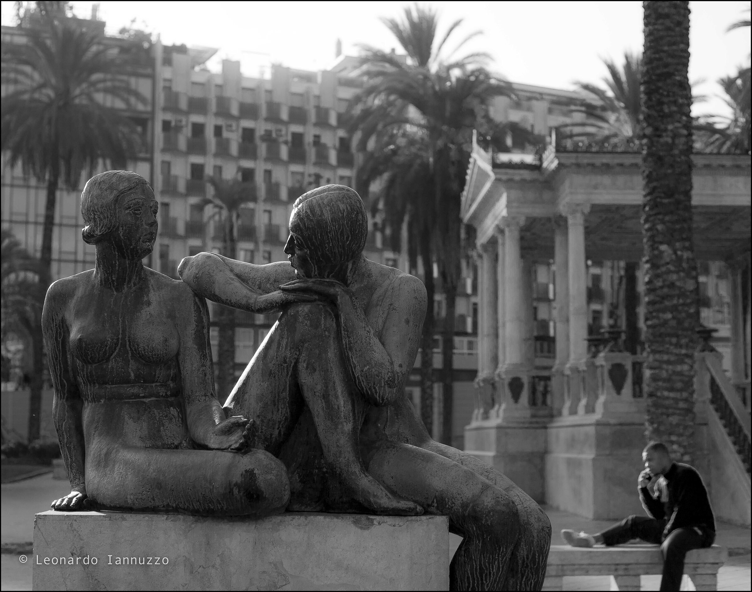 Palermo - Piazza Politeama - Conversazioni .....