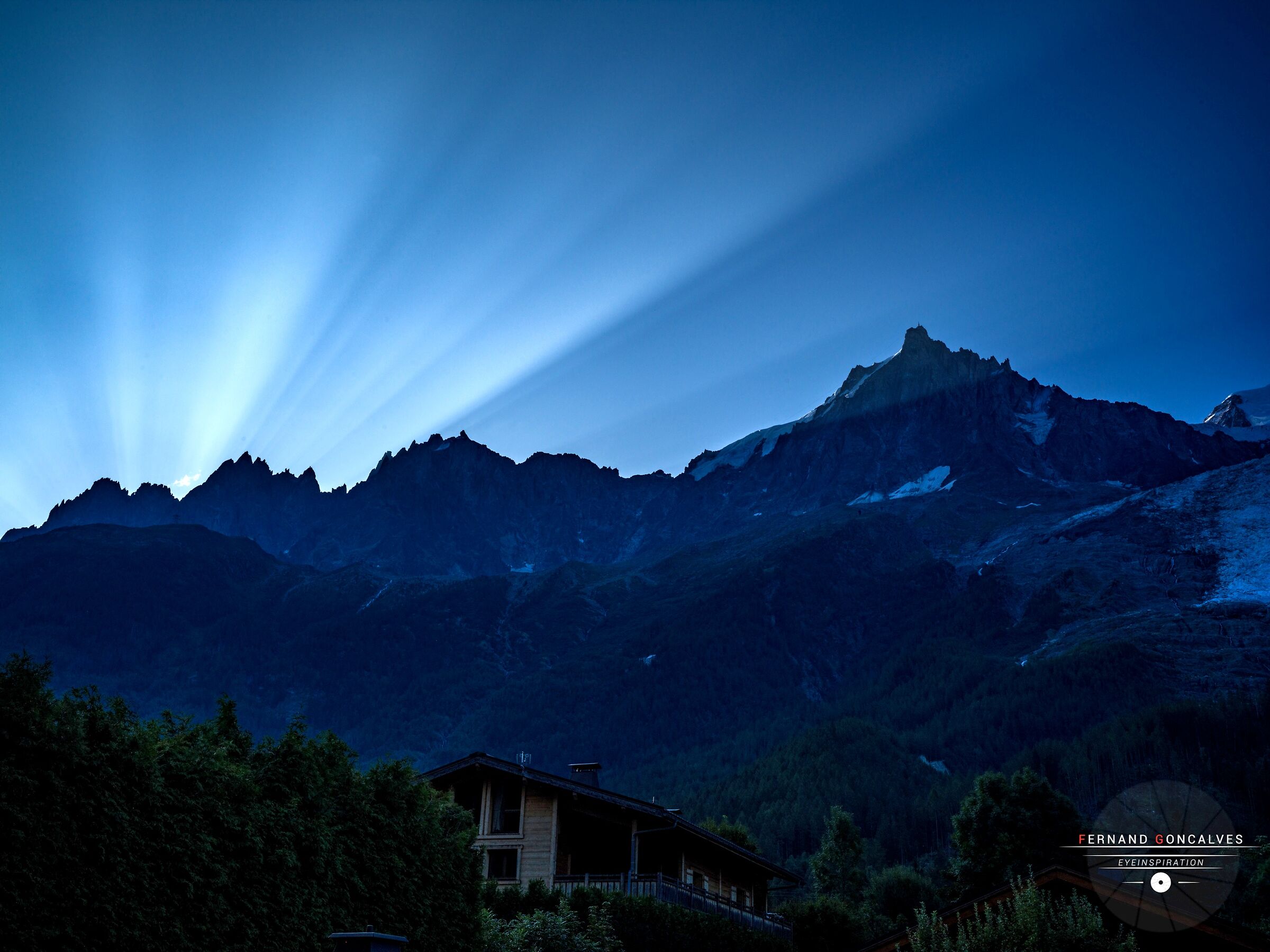 Sunrise l'aiguille du Midi - Alpes...