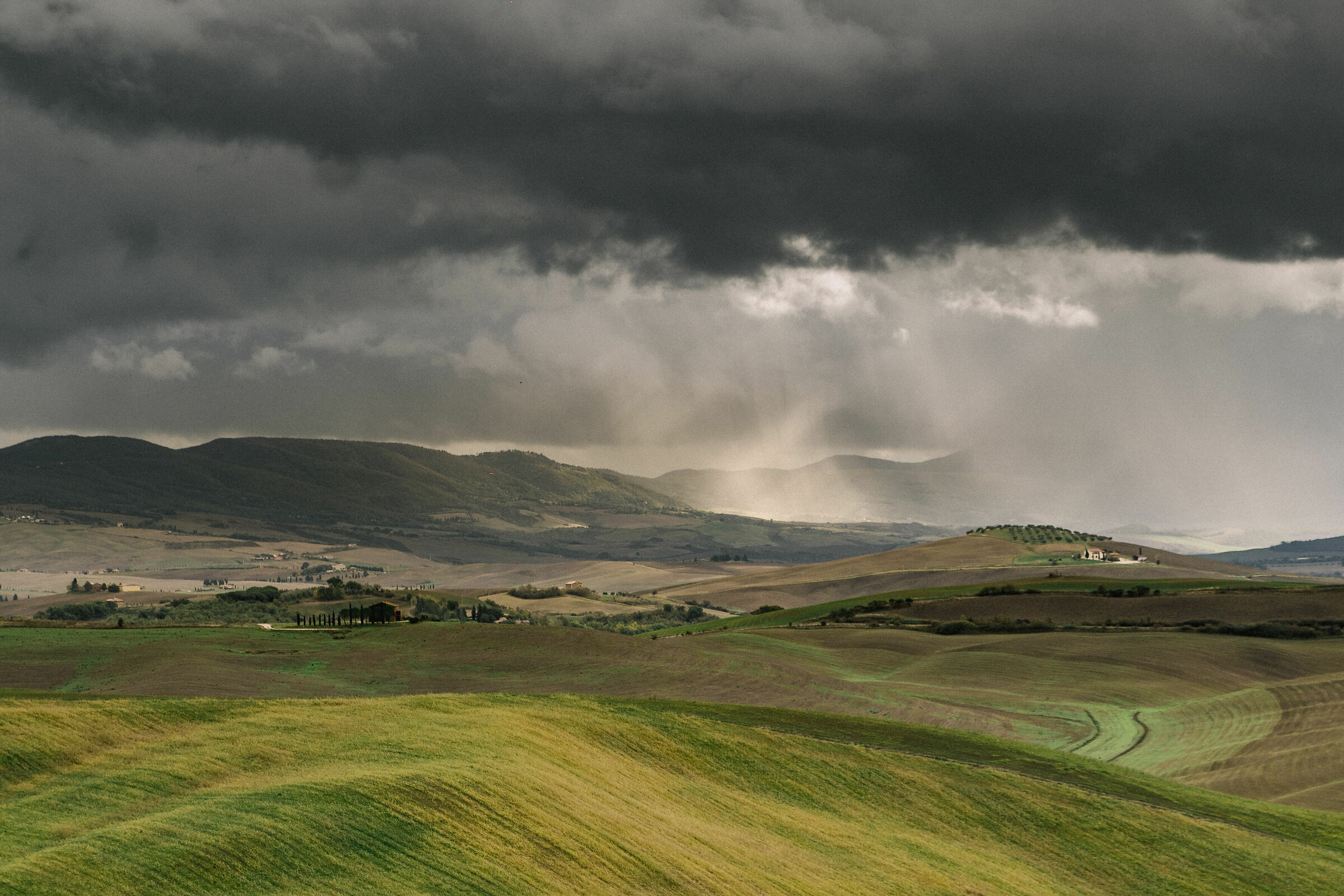 Storm on the horizon (Val d'Orcia)...