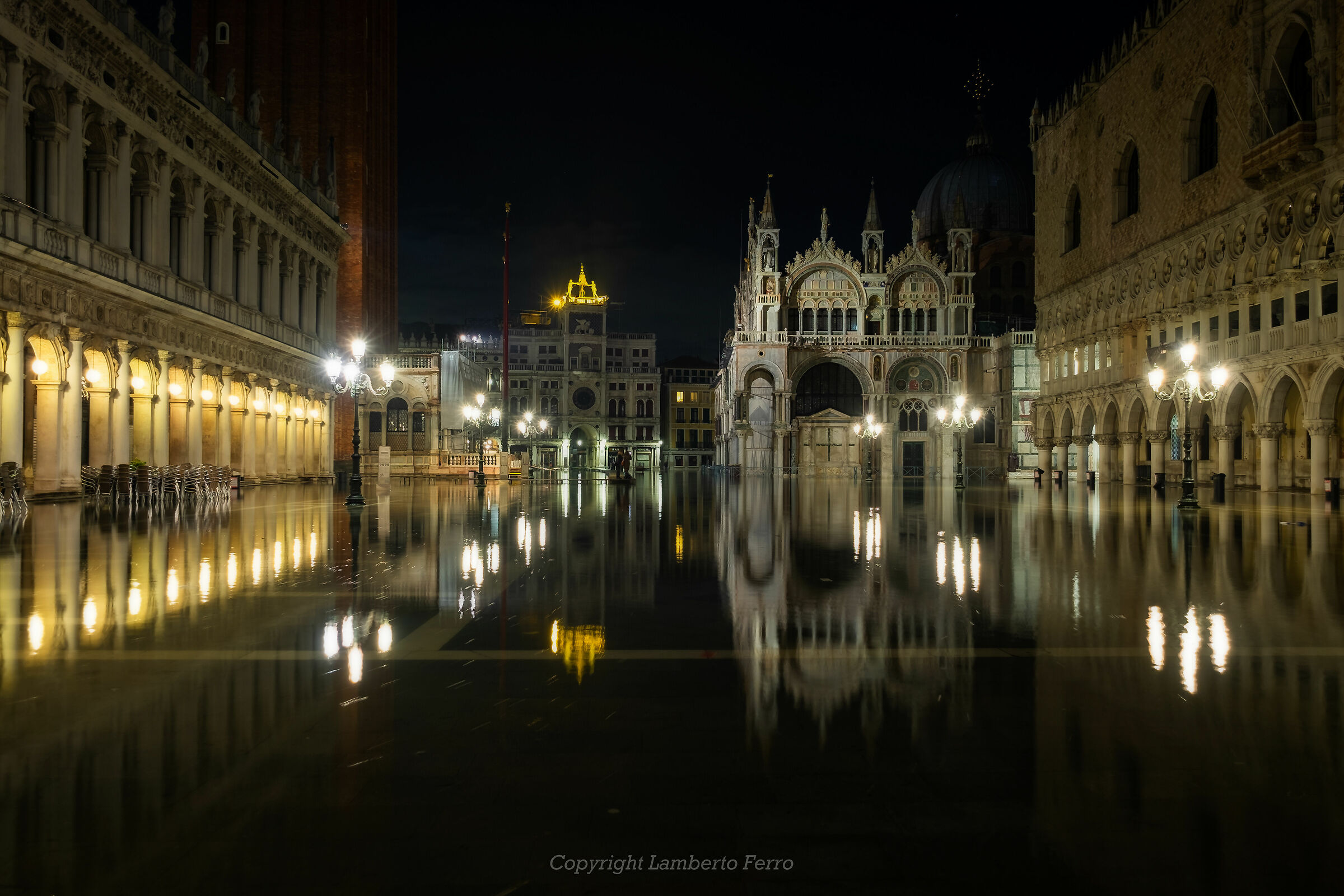 Notte di acqua alta a Venezia...