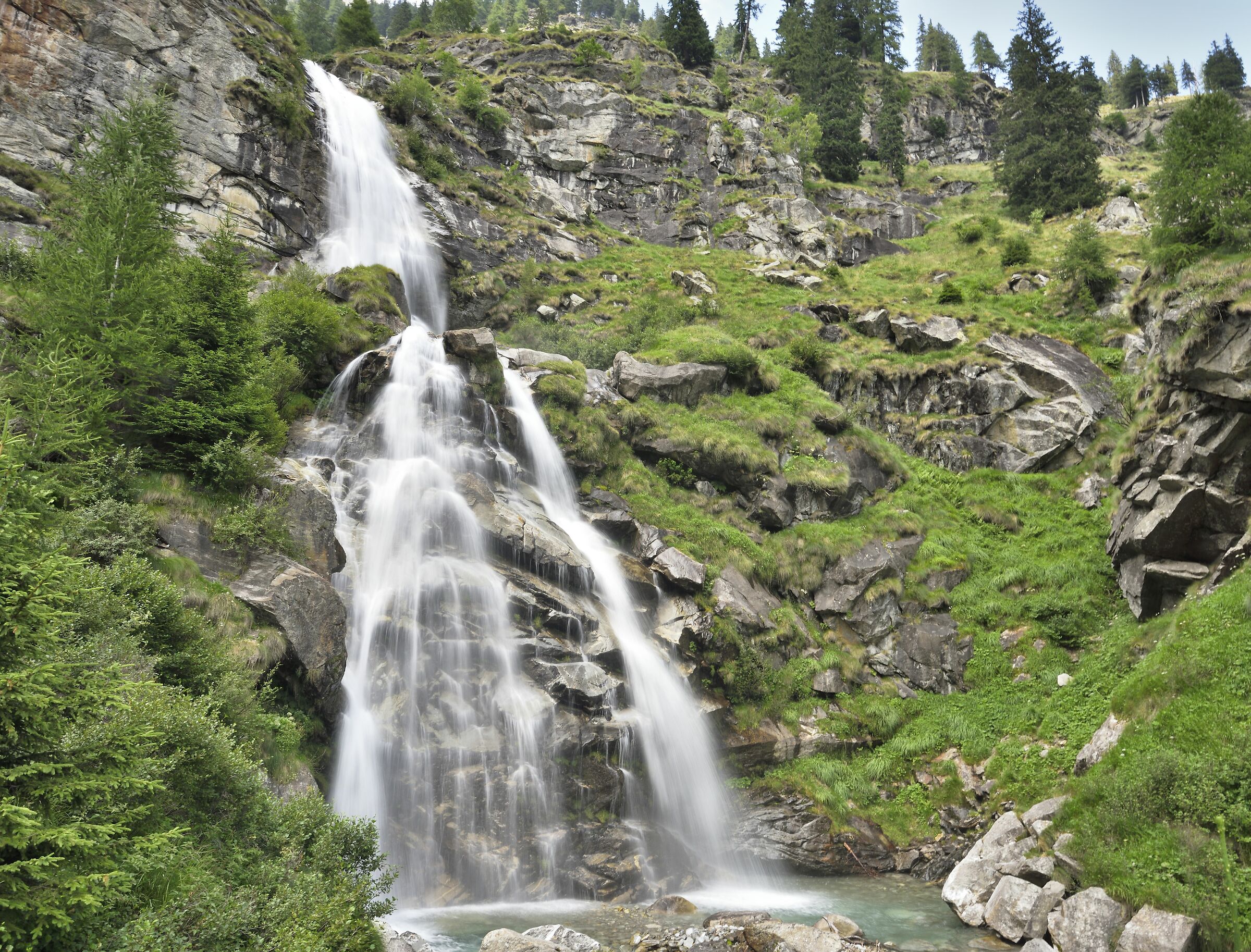 waterfall along the descent from Campsecco Lake to Camplic...