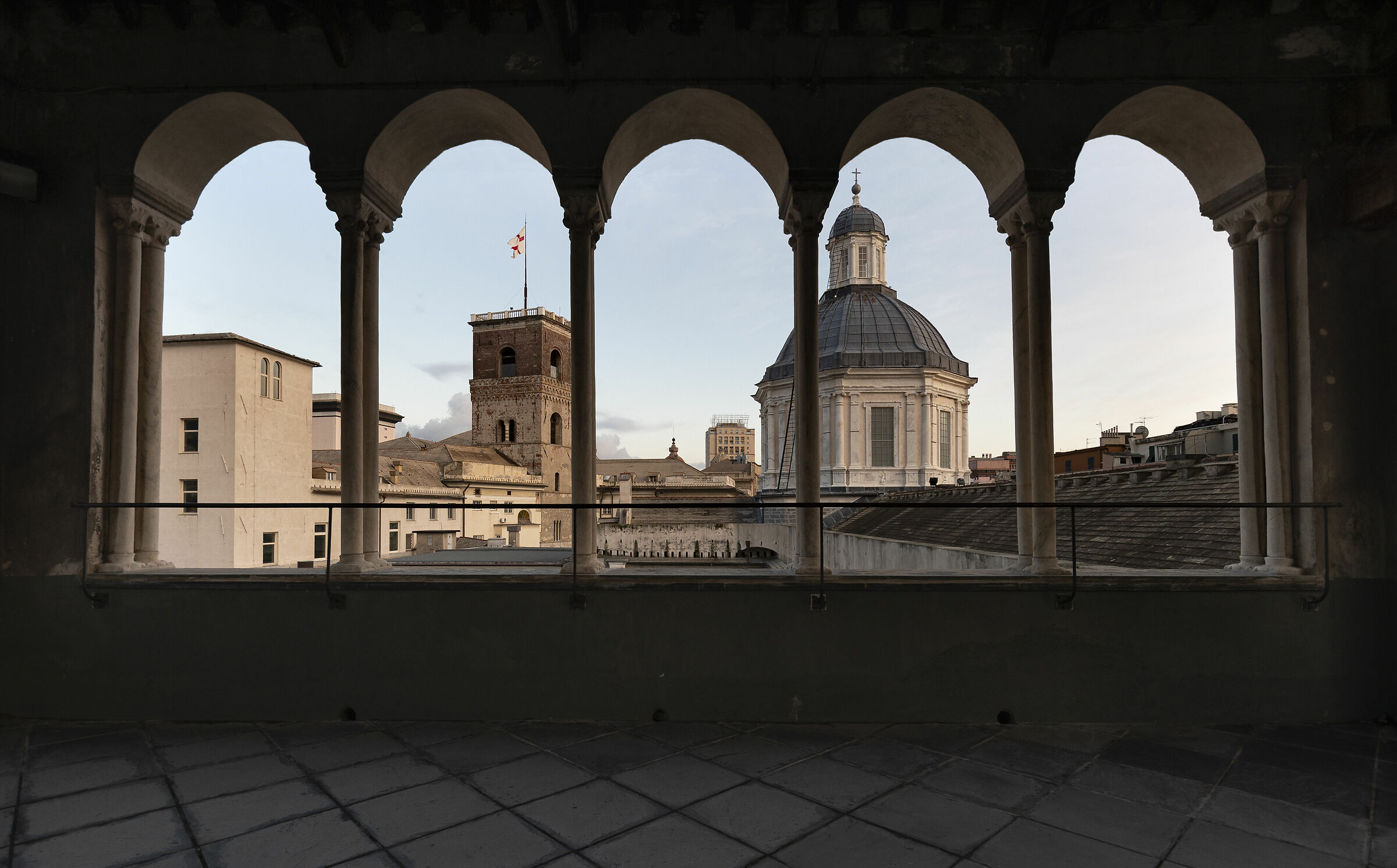 Genova dalla torre della cattedrale di San Lorenzo...
