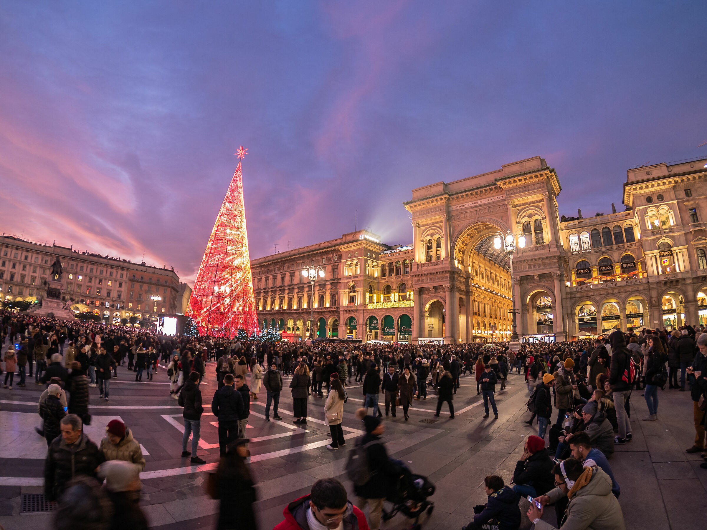 Christmas Tree - Piazza Duomo Milano ...