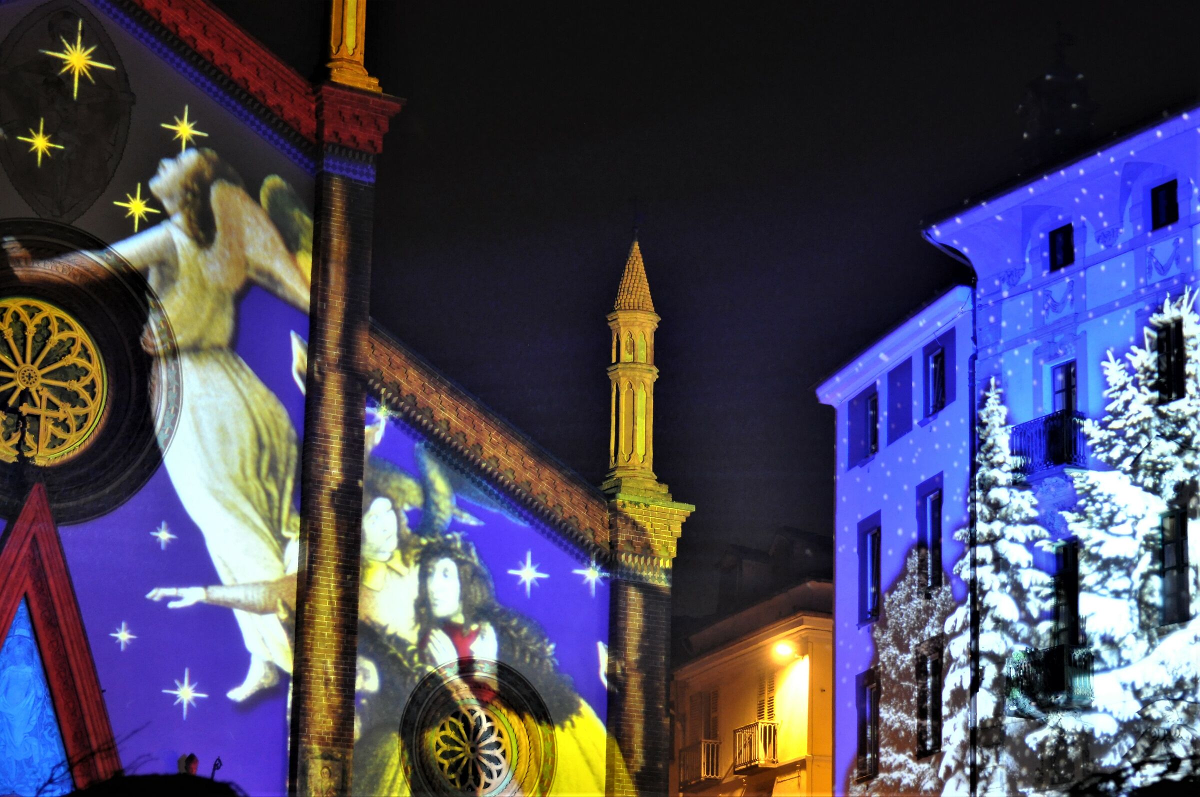 Pinerolo by night luci in Piazza S. Donato...