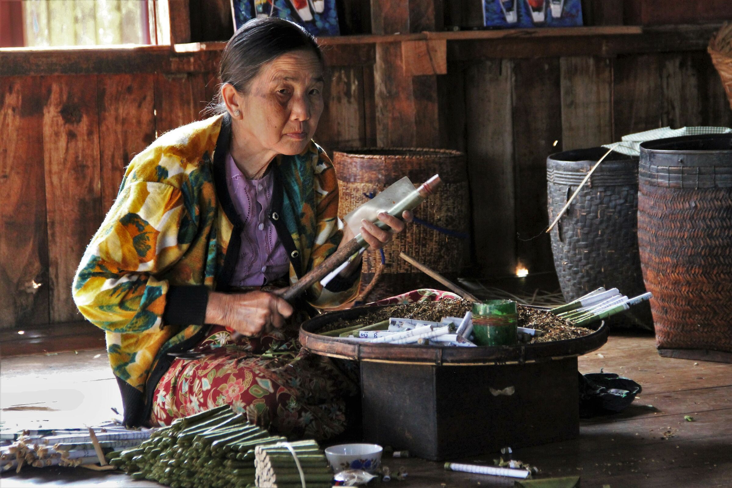 Myanmar: Manifattura tabacchi...