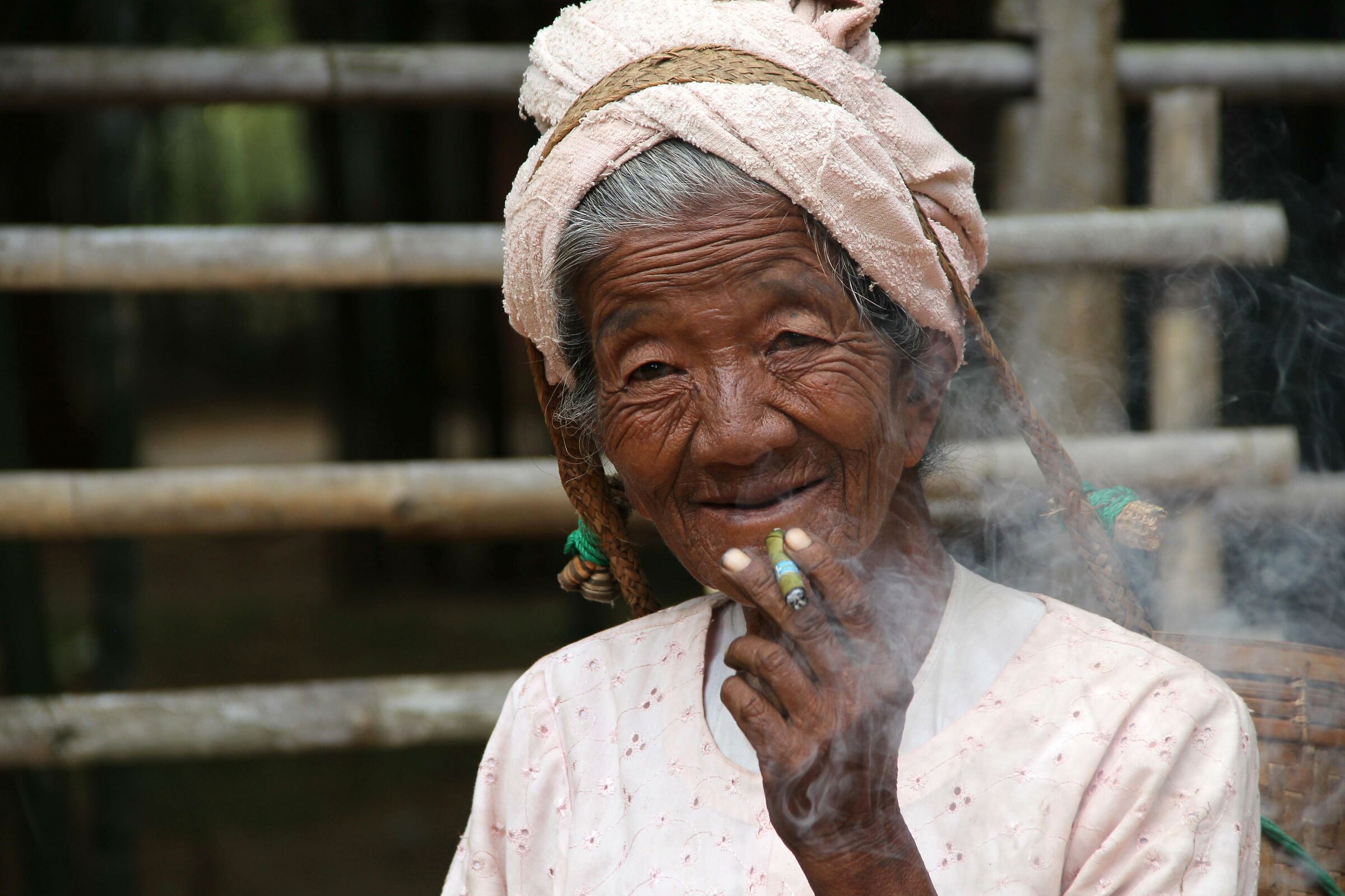 Myanmar: Il fumo fa male?...