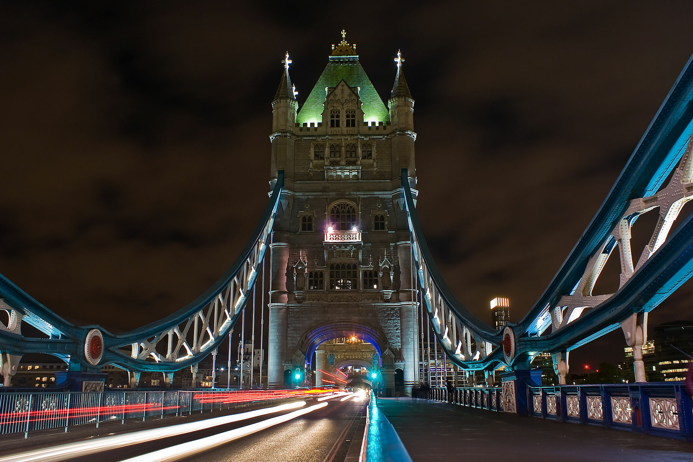 Tower Bridge di notte...