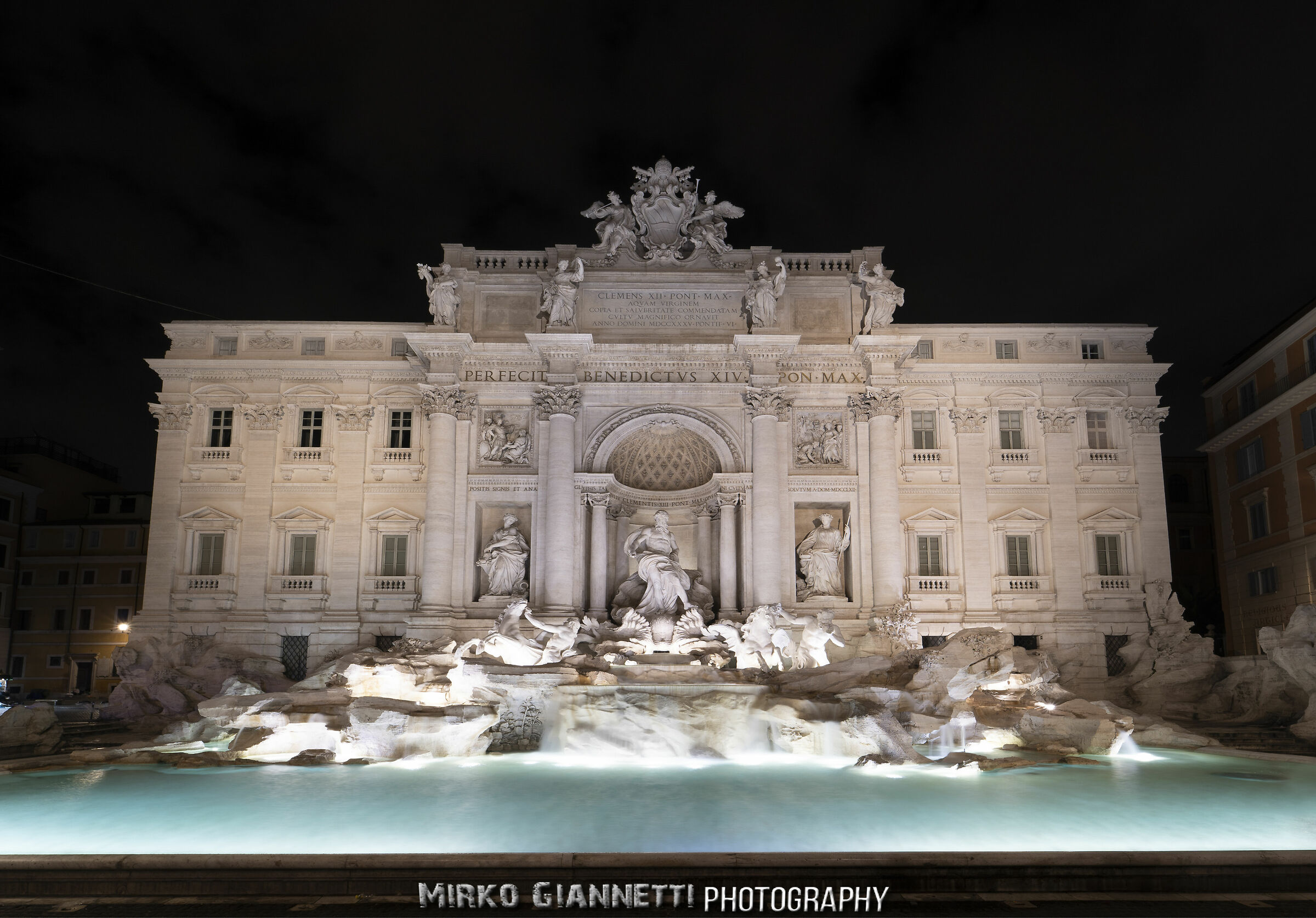 Roma bella di notte. Fontana di Trevi...