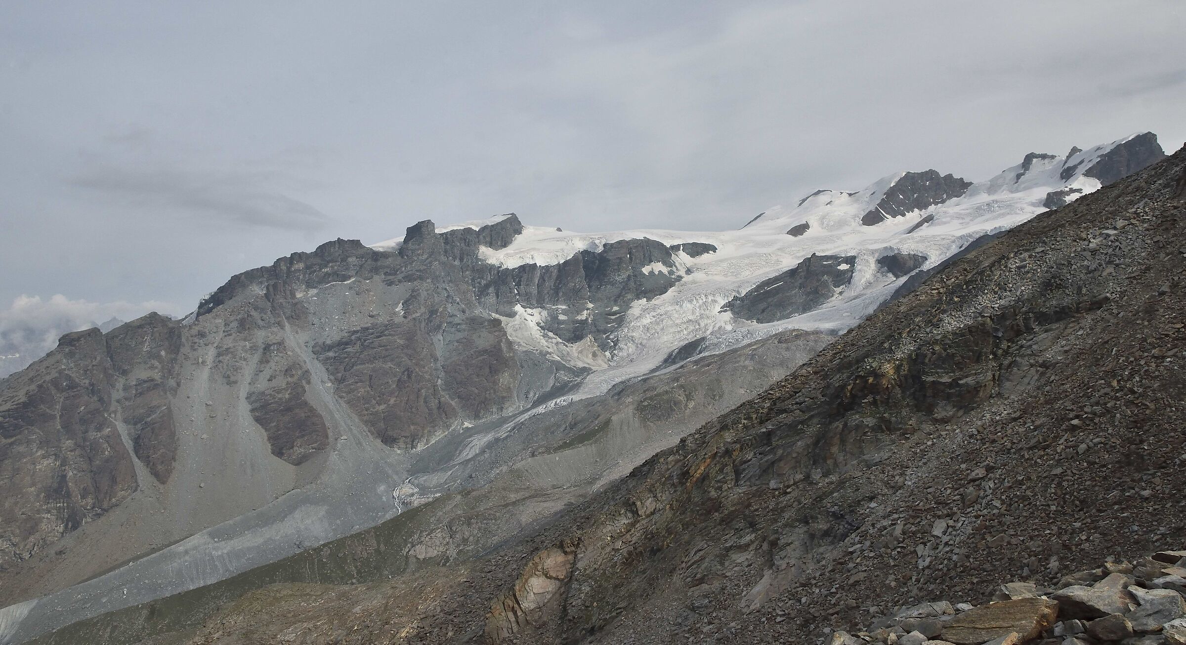 in alto da sin. il ghiacciaio di Verra, i Breithorn e R...