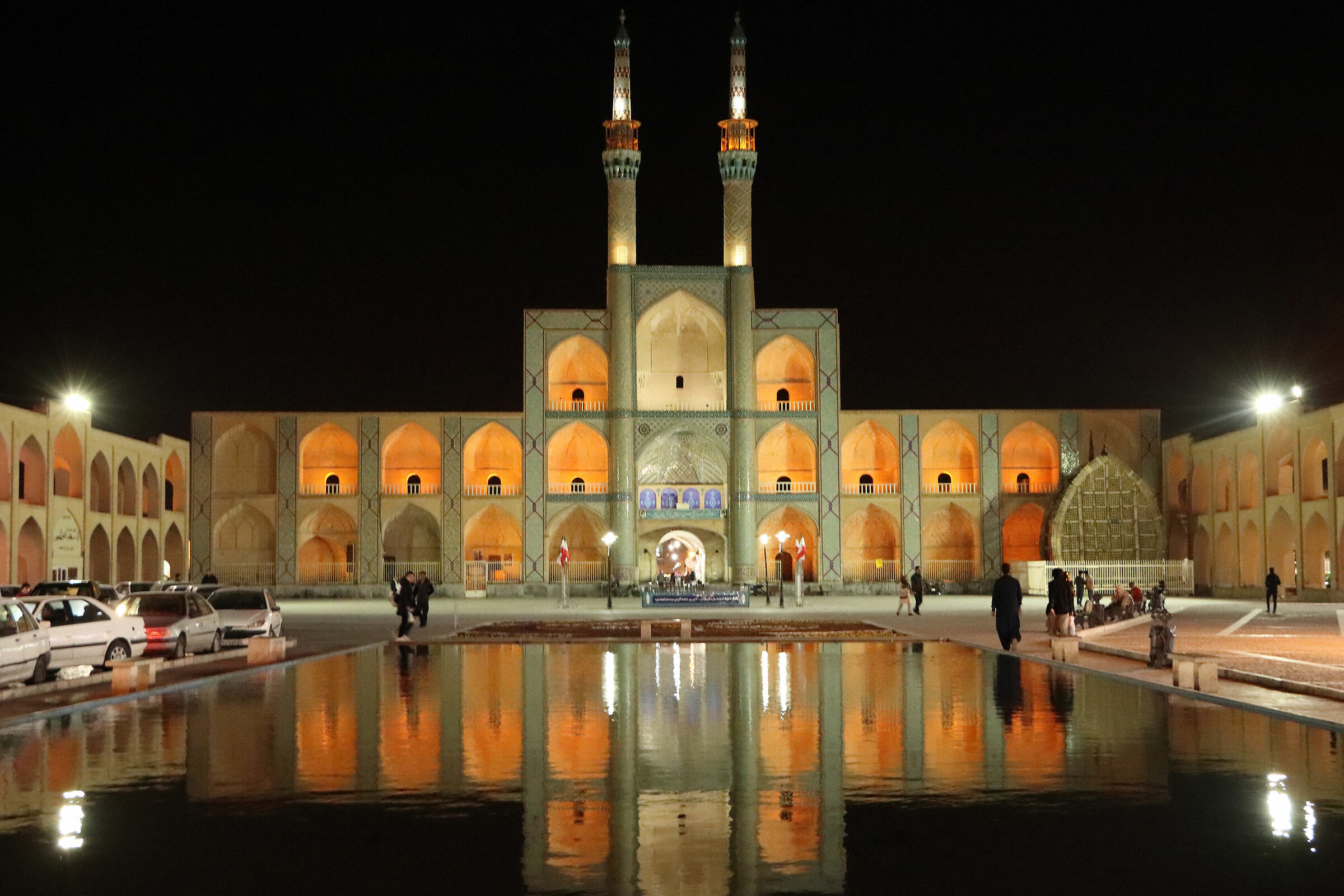 Yazd. la moschea in notturna...