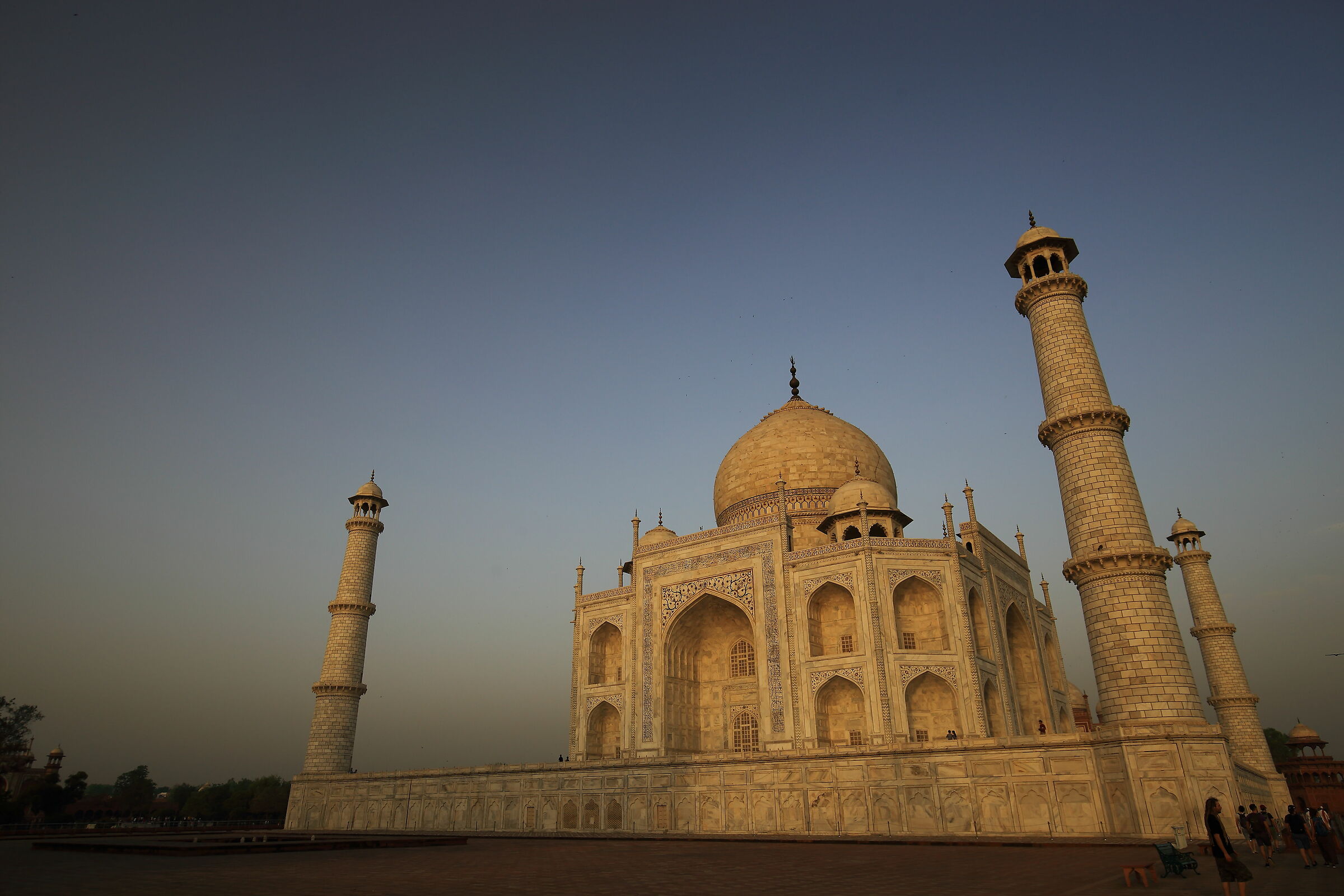 Il Taj Mahal all'alba...