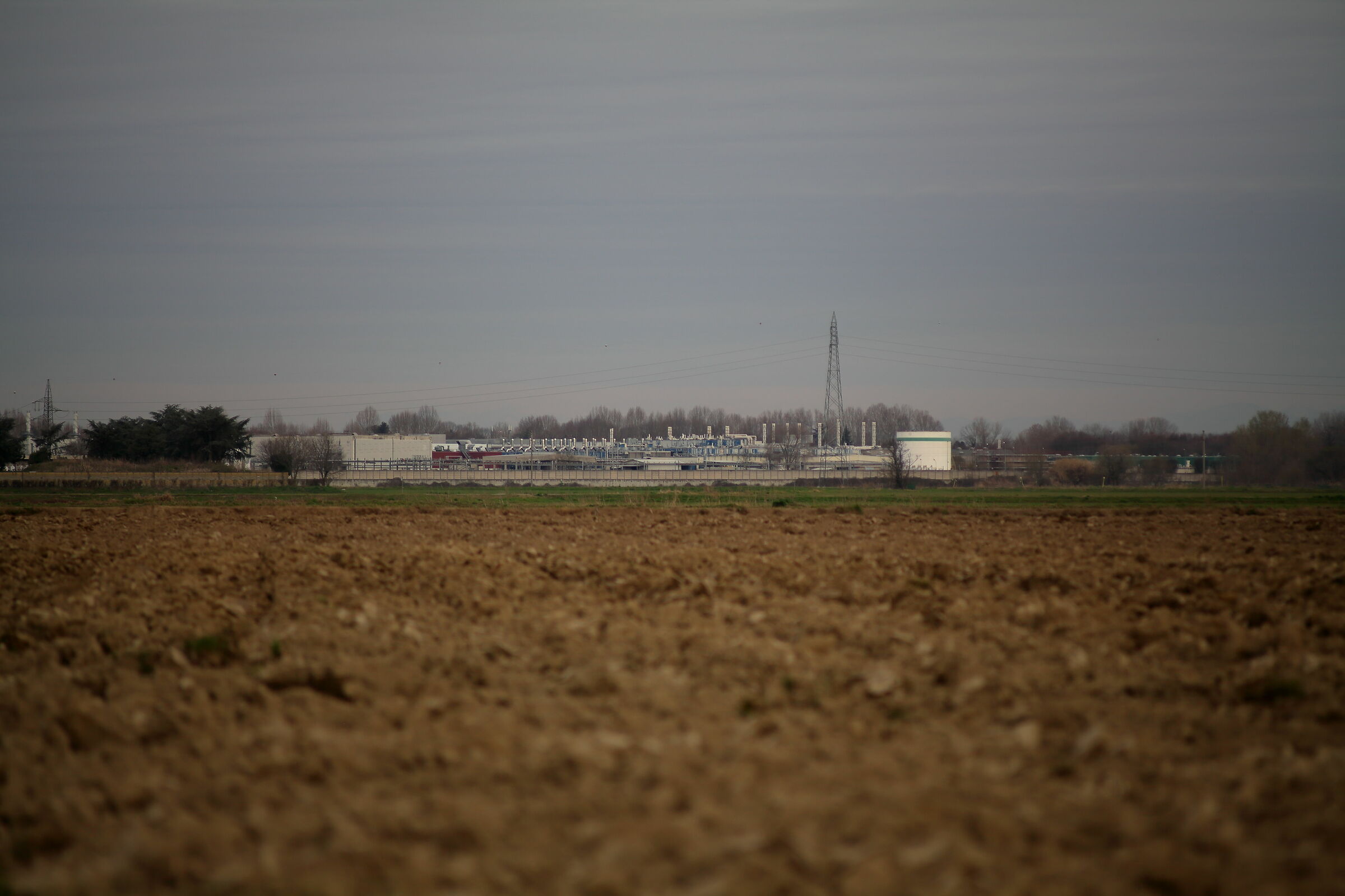 Industry and countryside (distance about 1km) Pentacon 135...