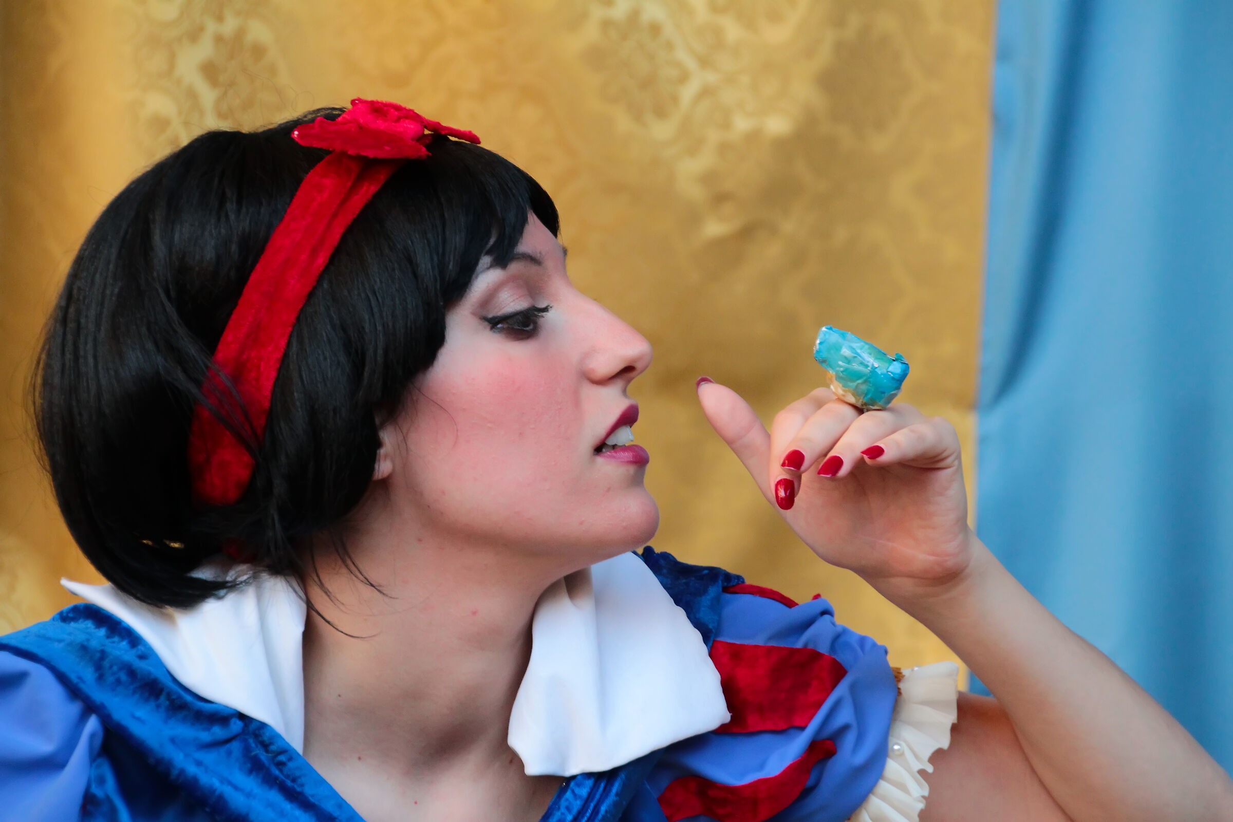 Snow White and the Enchanting Ring...