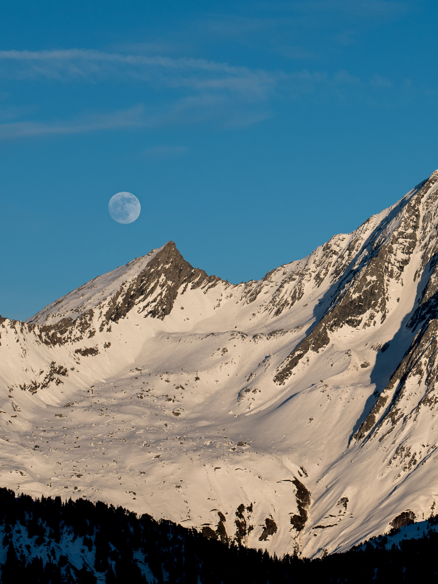 The moon in the Alps...