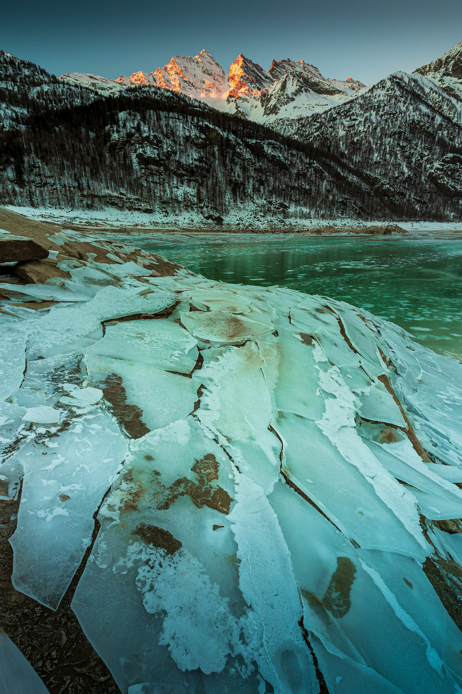 Il lago di Ceresole Reale ghiacciato...