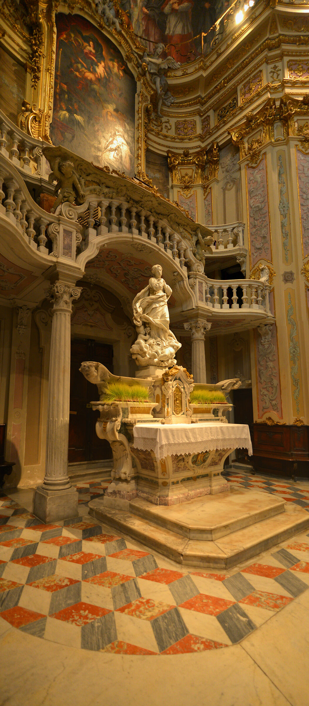 Genoa via Lomellini, altar...